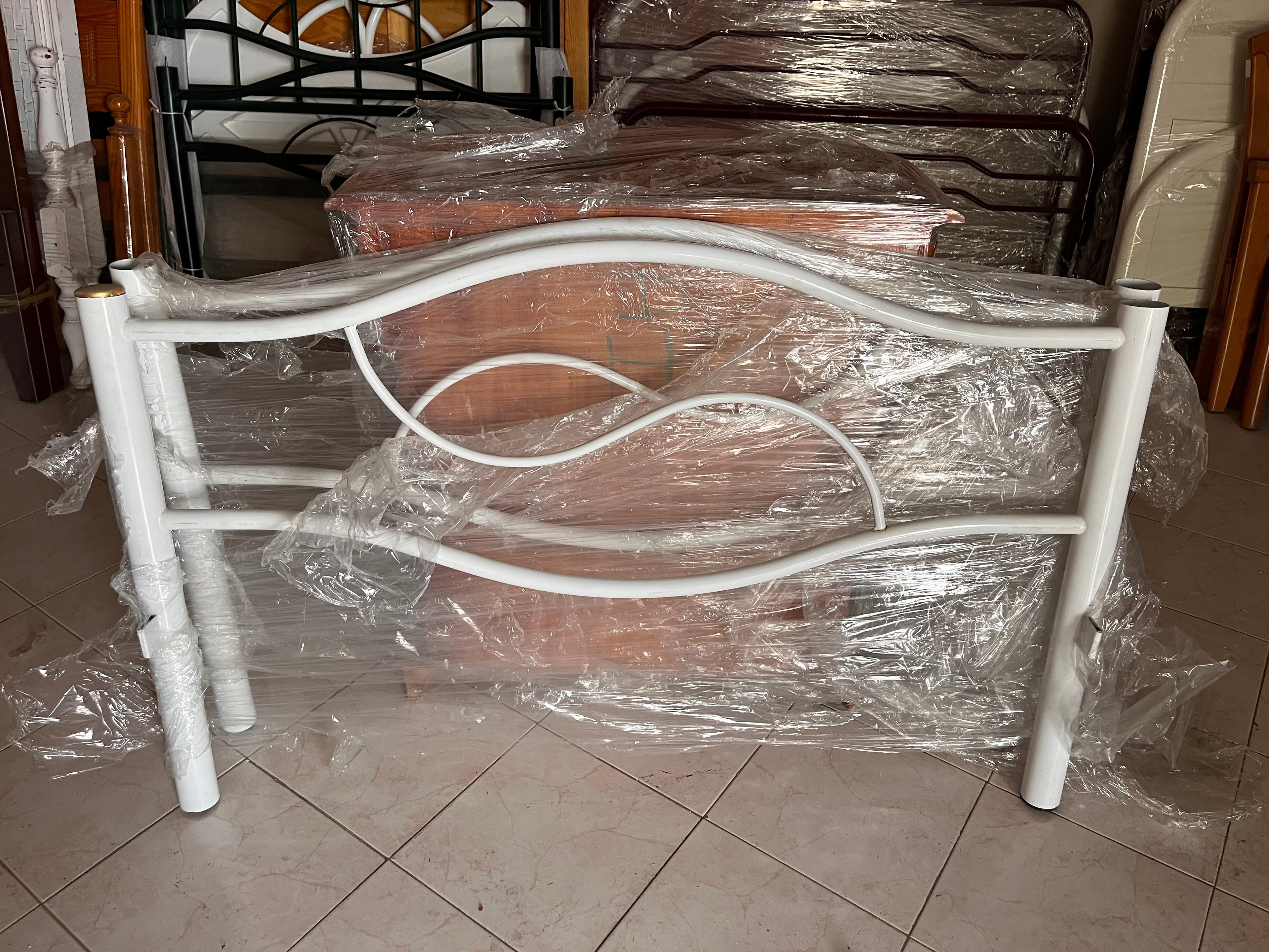 Lotes 281 a 315 · Mobiliário · Artigos de Decoração — imagem 21
