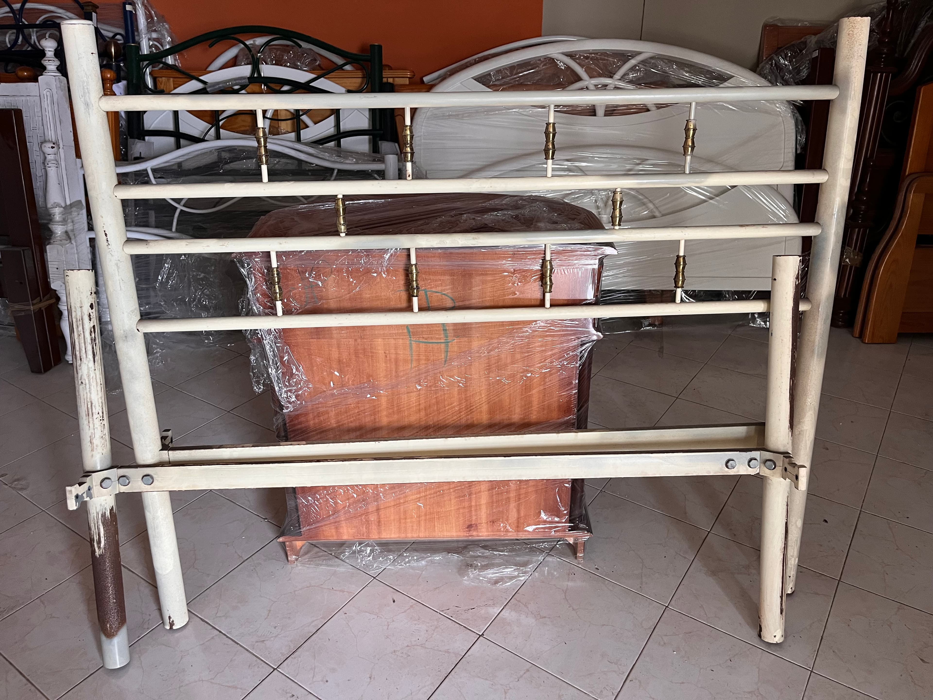 Lotes 281 a 315 · Mobiliário · Artigos de Decoração — imagem 29