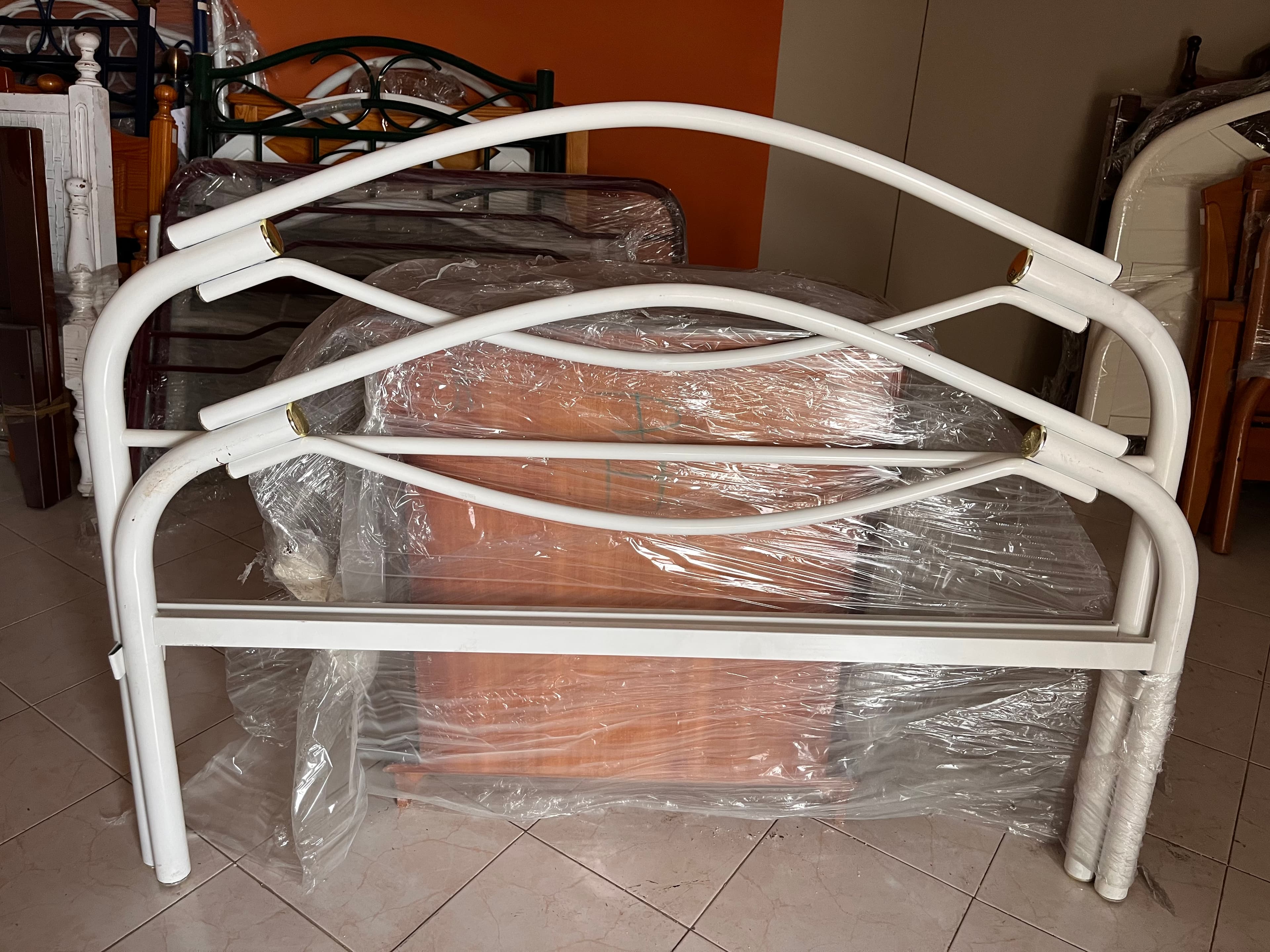 Lotes 281 a 315 · Mobiliário · Artigos de Decoração — imagem 19