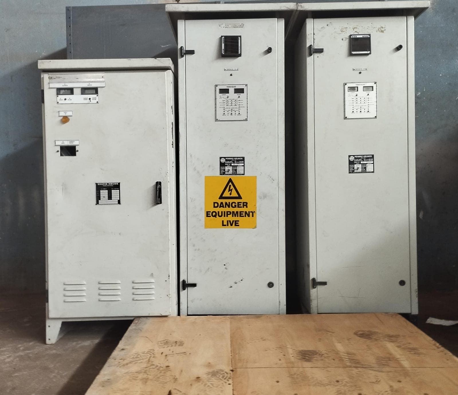 Caixas de Paineis eléctricos UPS