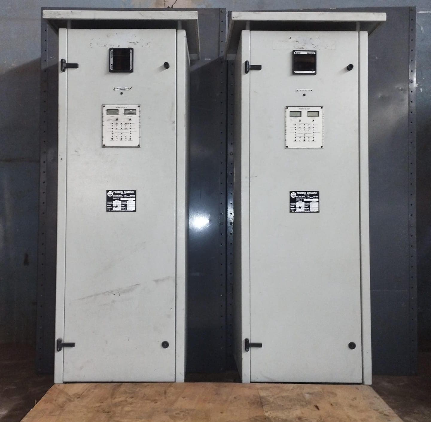 Caixas de Paineis eléctricos UPS