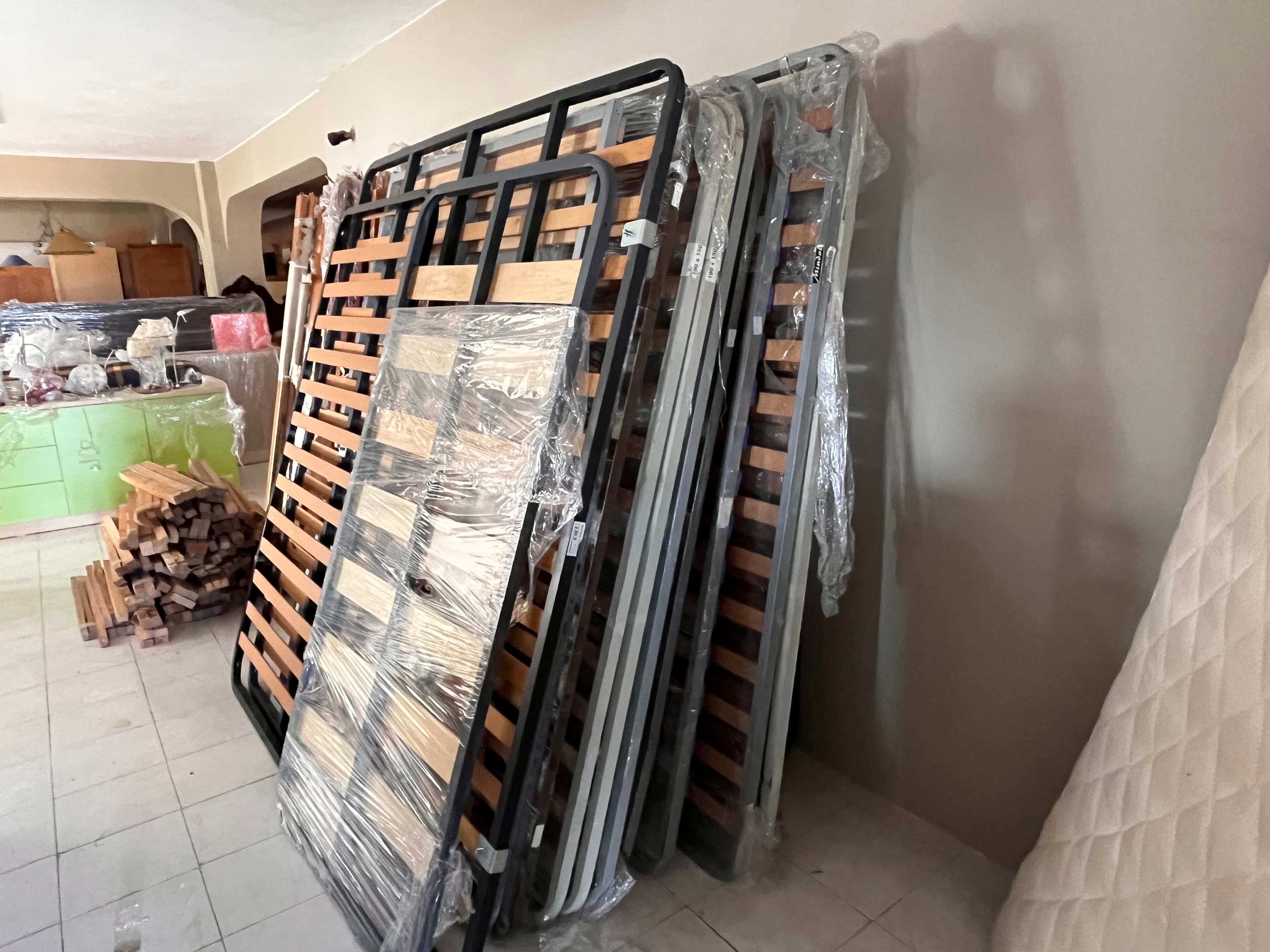 Lotes 421 a 455 · Mobiliário · Artigos de Decoração — imagen 13