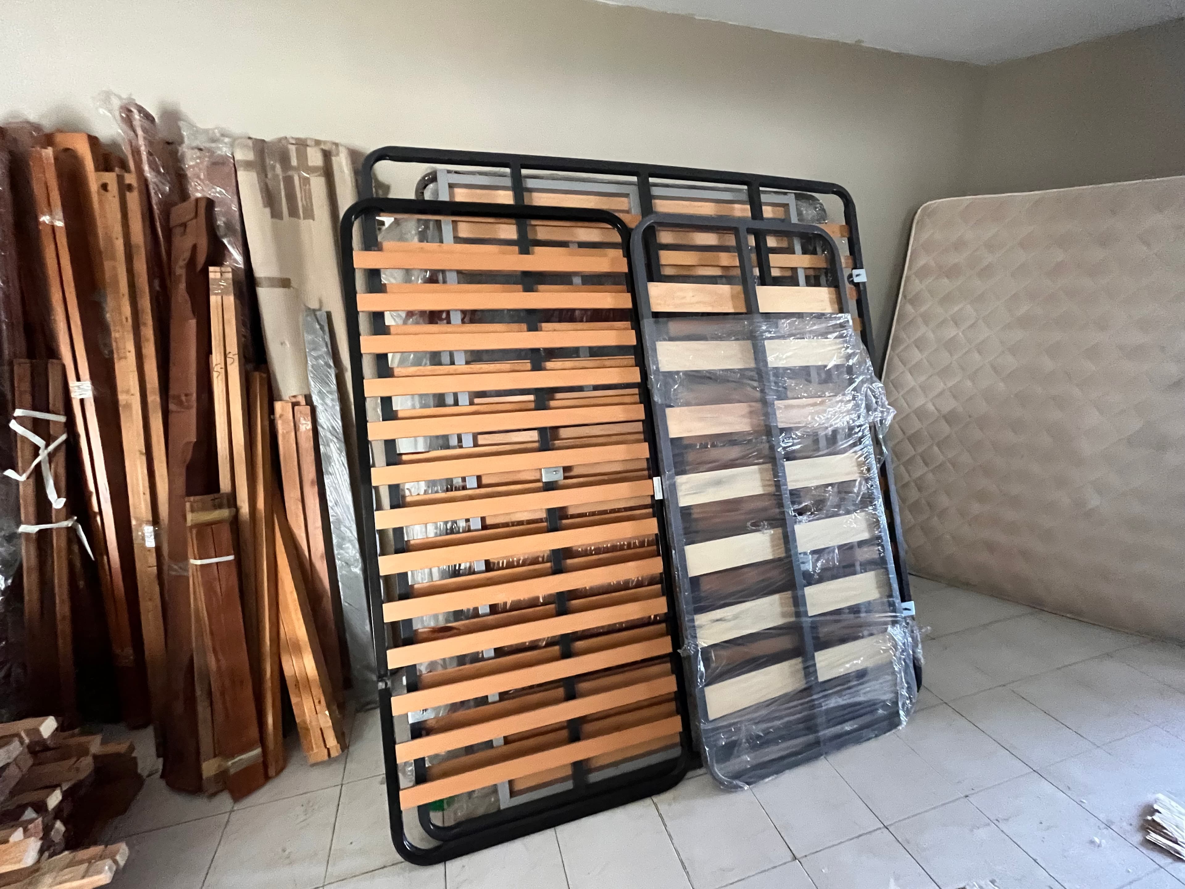 Lotes 421 a 455 · Mobiliário · Artigos de Decoração — imagen 12