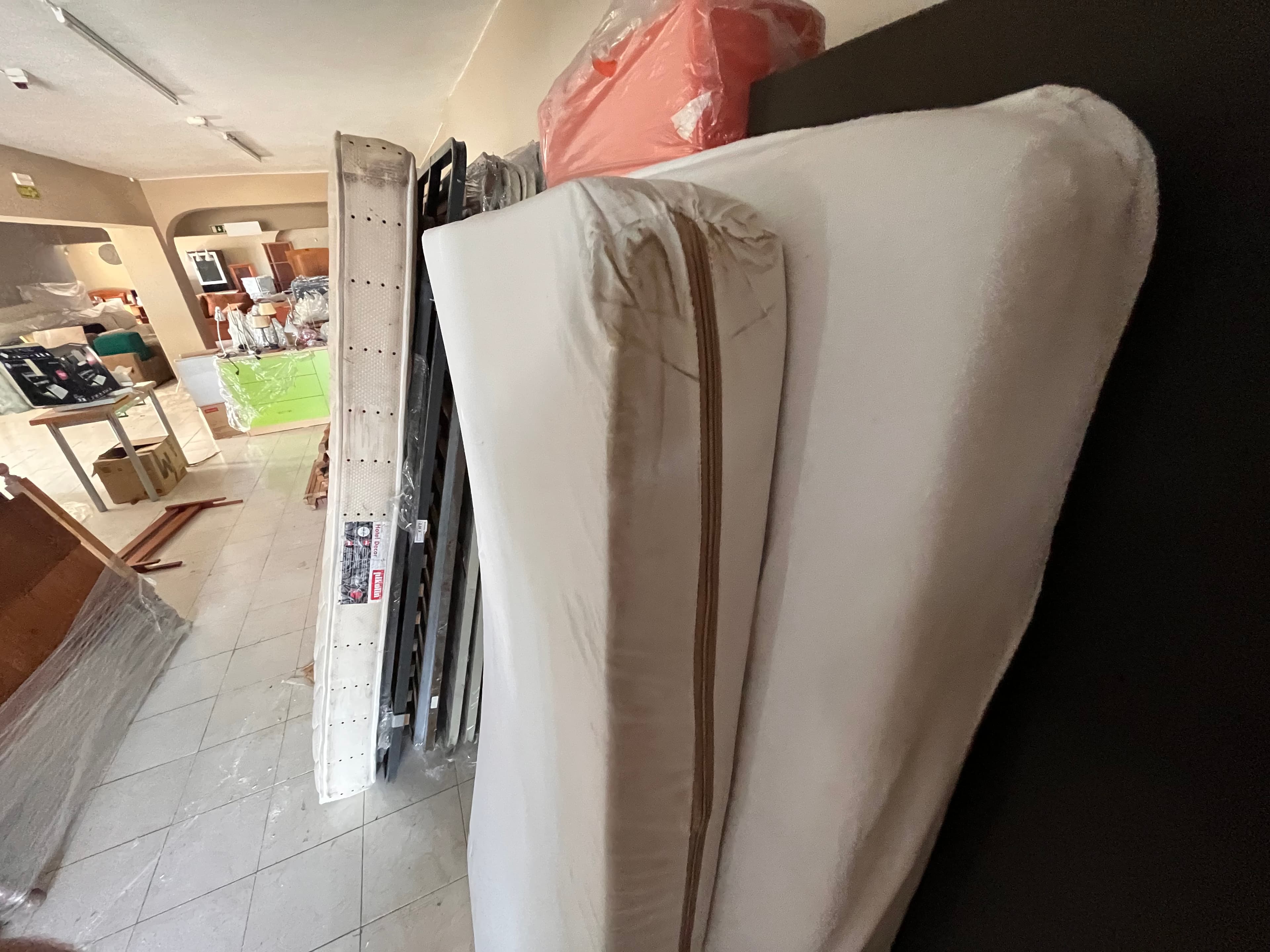 Lotes 421 a 455 · Mobiliário · Artigos de Decoração — imagen 15
