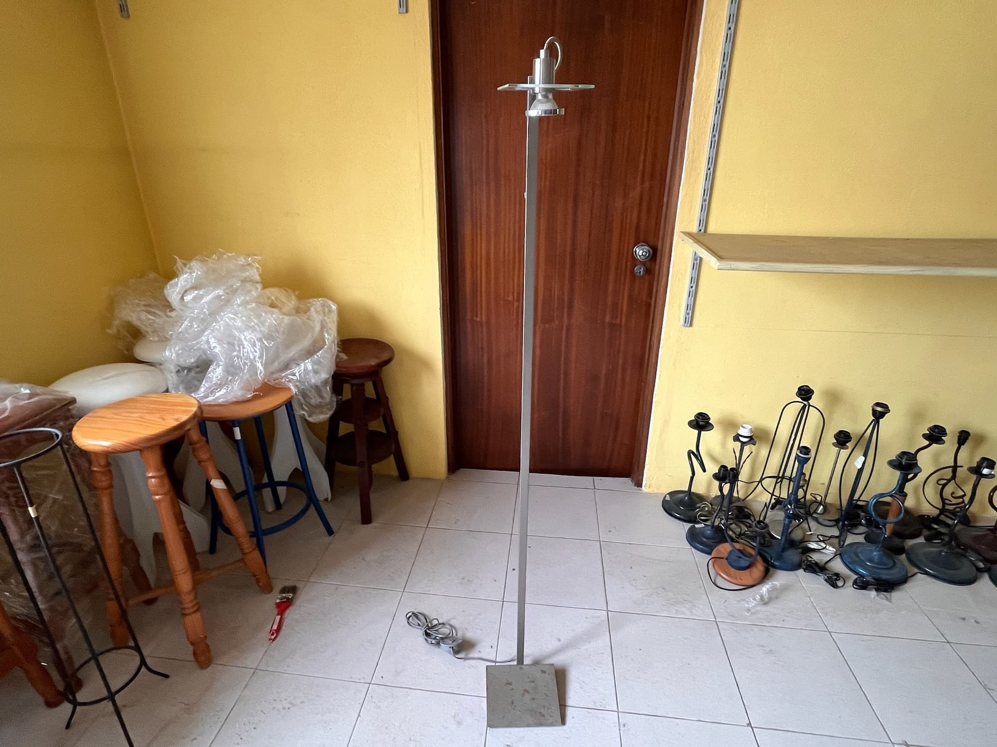 Lotes 561 a 595 · Mobiliário · Artigos de Decoração — imagen 4