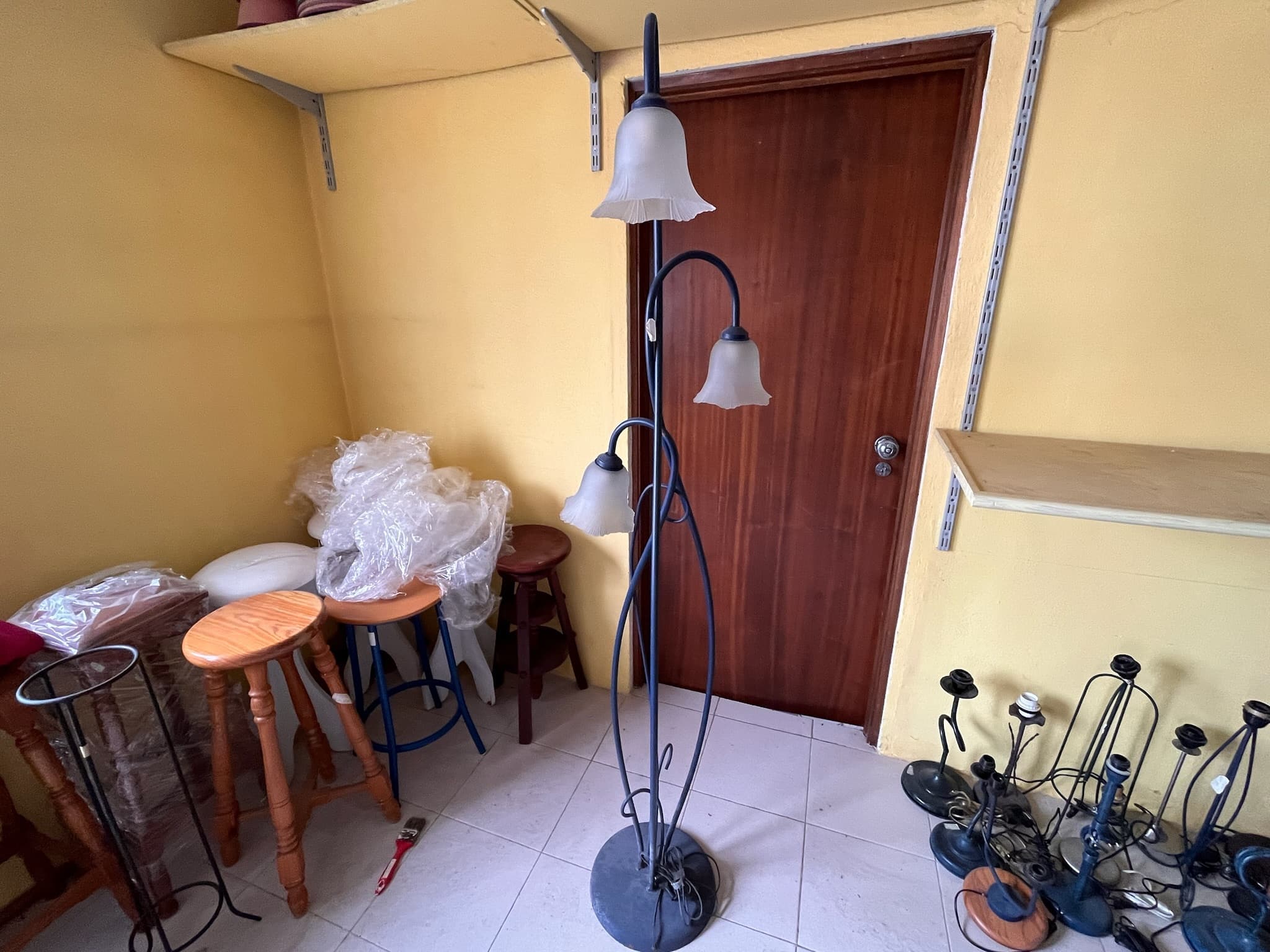 Lotes 561 a 595 · Mobiliário · Artigos de Decoração — imagen 9
