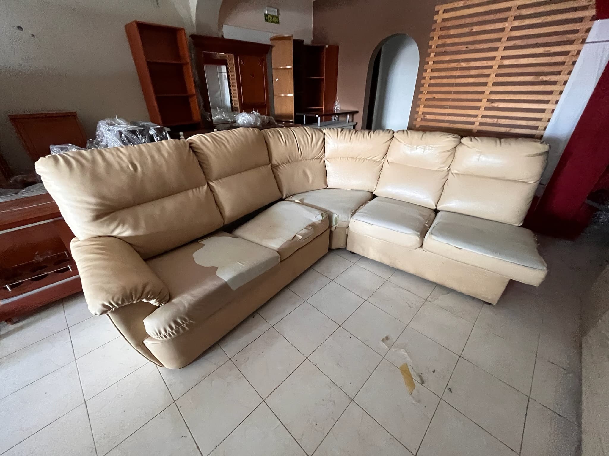 Lotes 666 a 681 · Mobiliário · Artigos de Decoração — image 24
