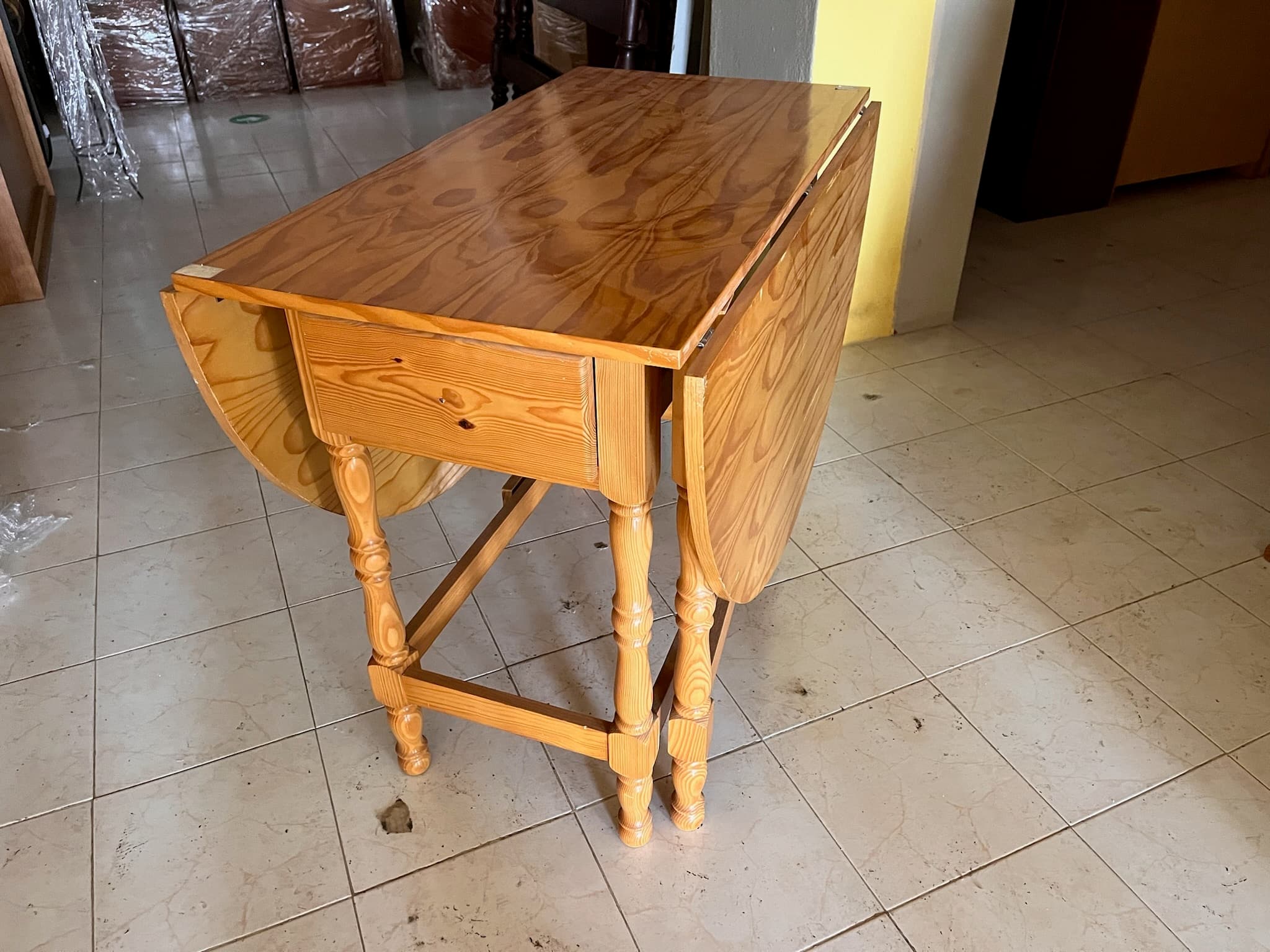 Lotes 666 a 681 · Mobiliário · Artigos de Decoração — image 16