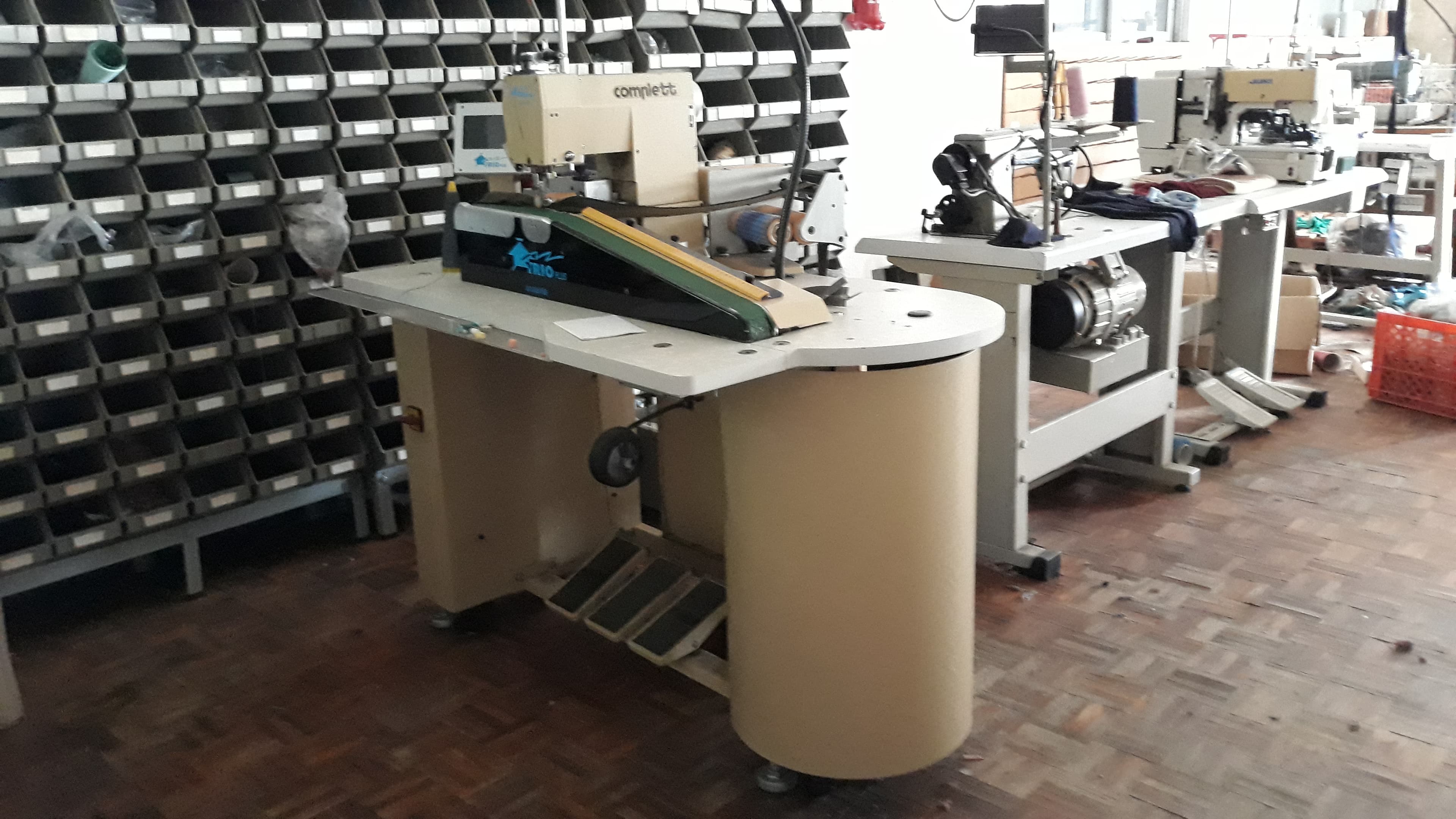 Máquina de colocar golas — image 4