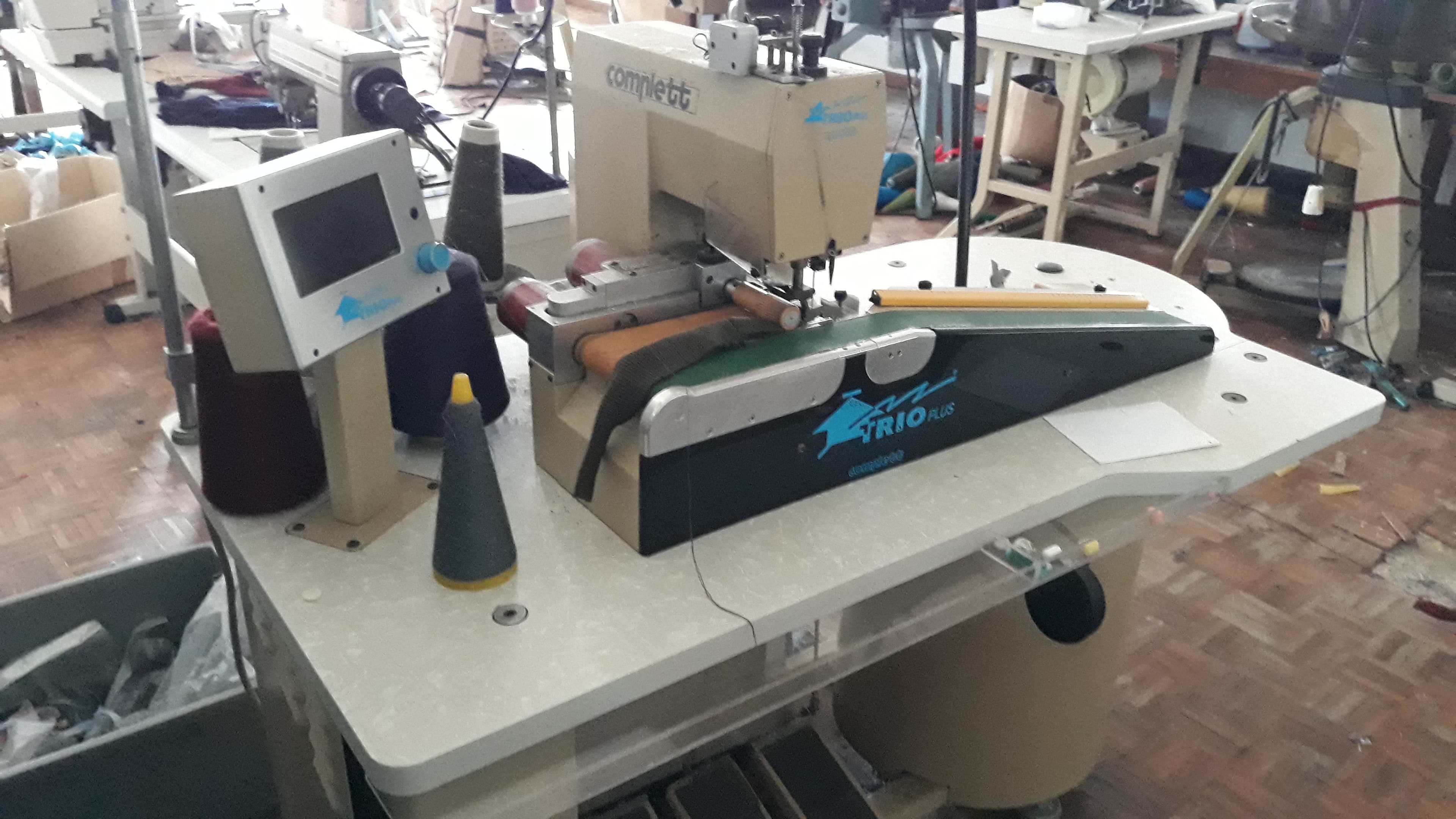 Máquina de colocar golas