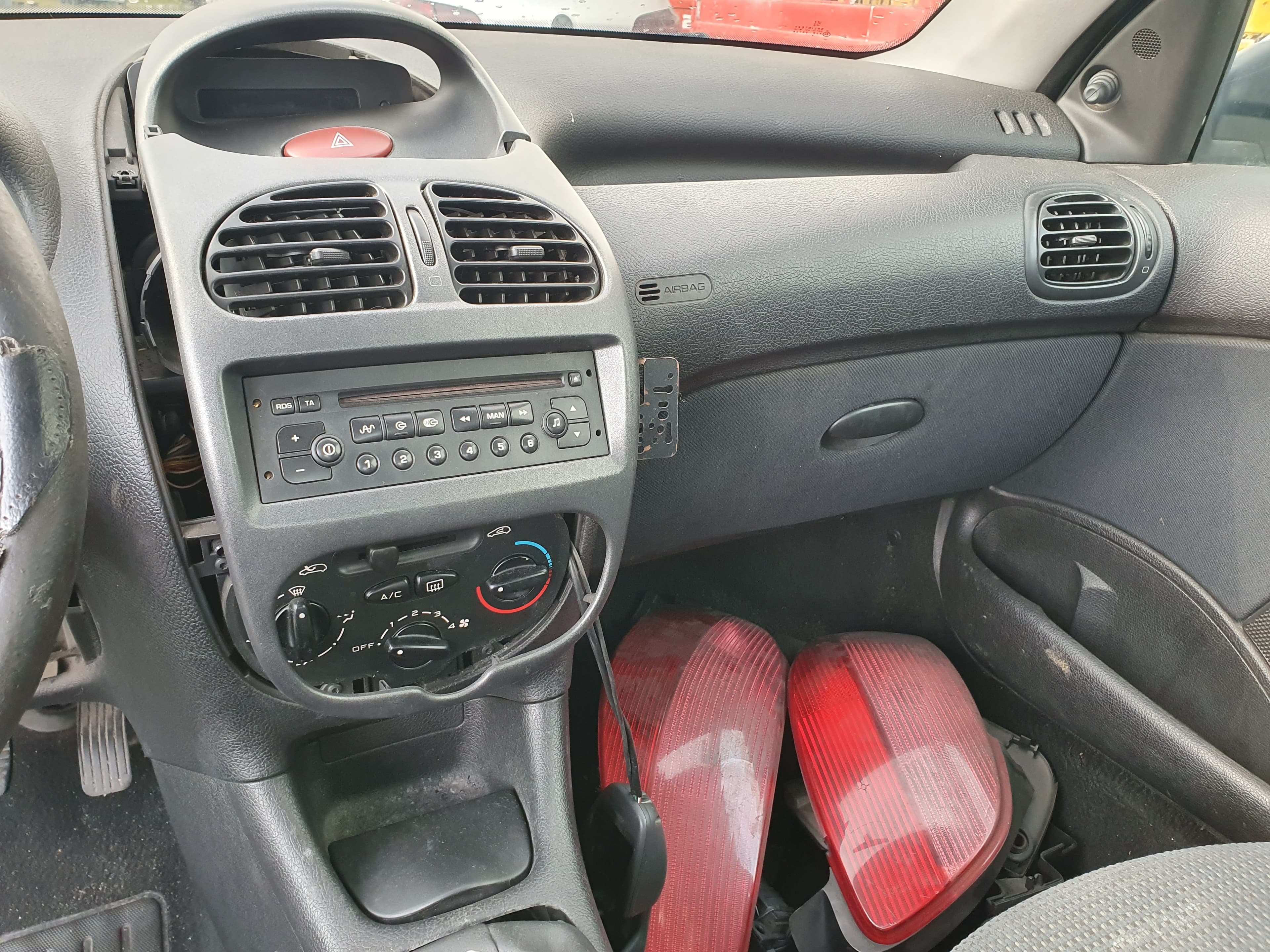 Peugeot 206 1.4 HDI · Ano 2003 — image 20