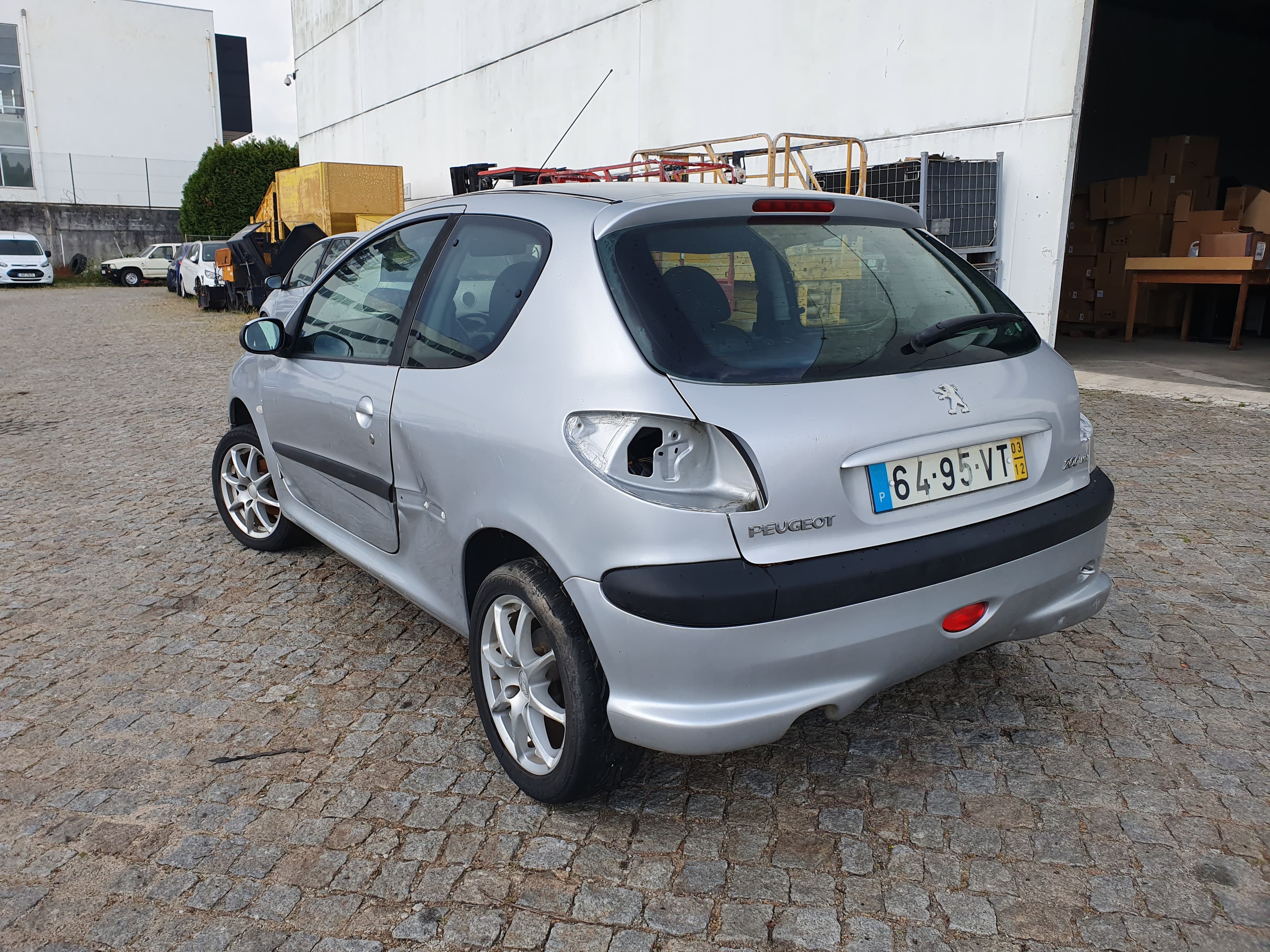 Peugeot 206 1.4 HDI · Ano 2003 — image 4