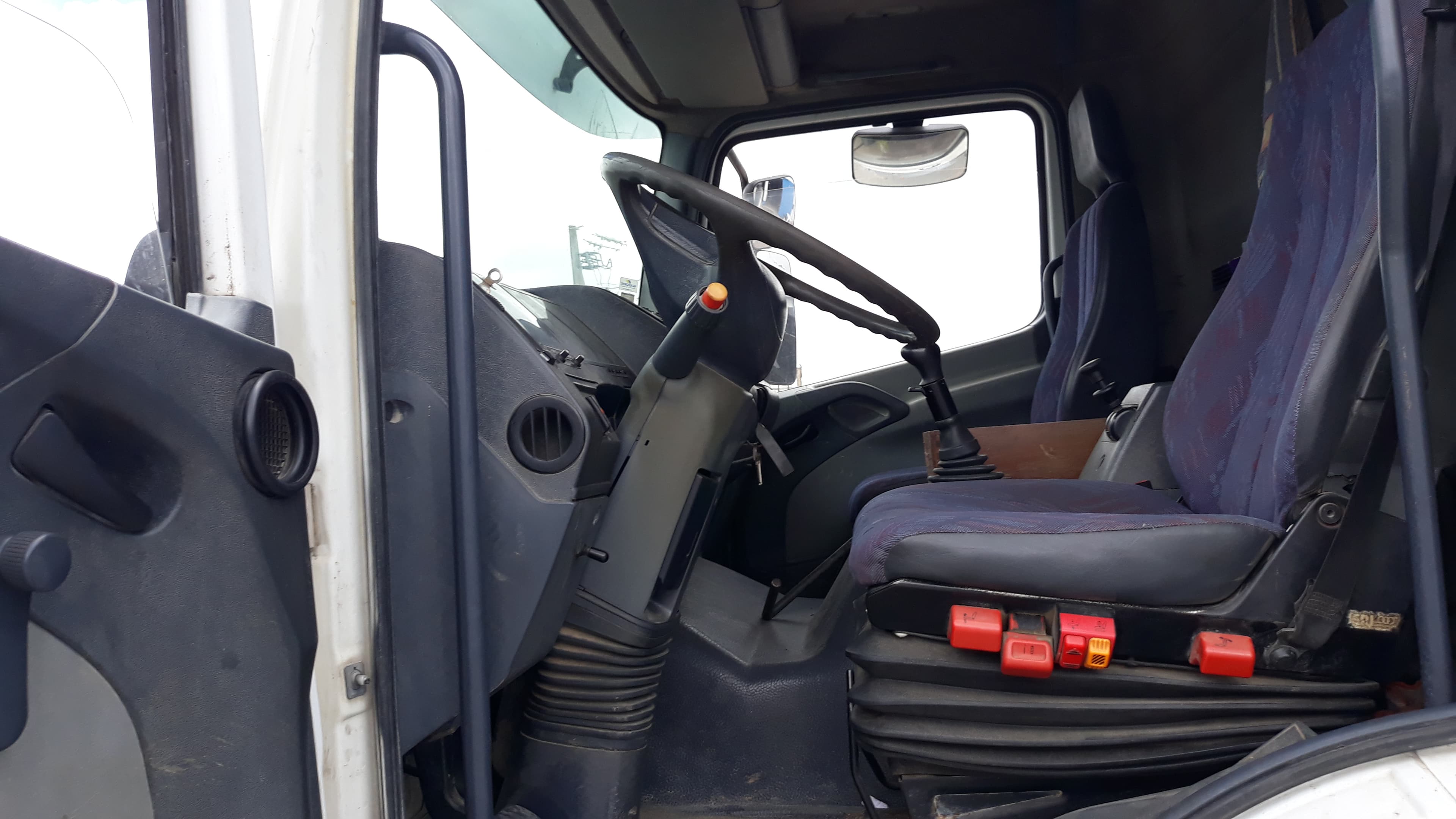 Mercedes-Benz Atego 1828 com báscula — imagem 8