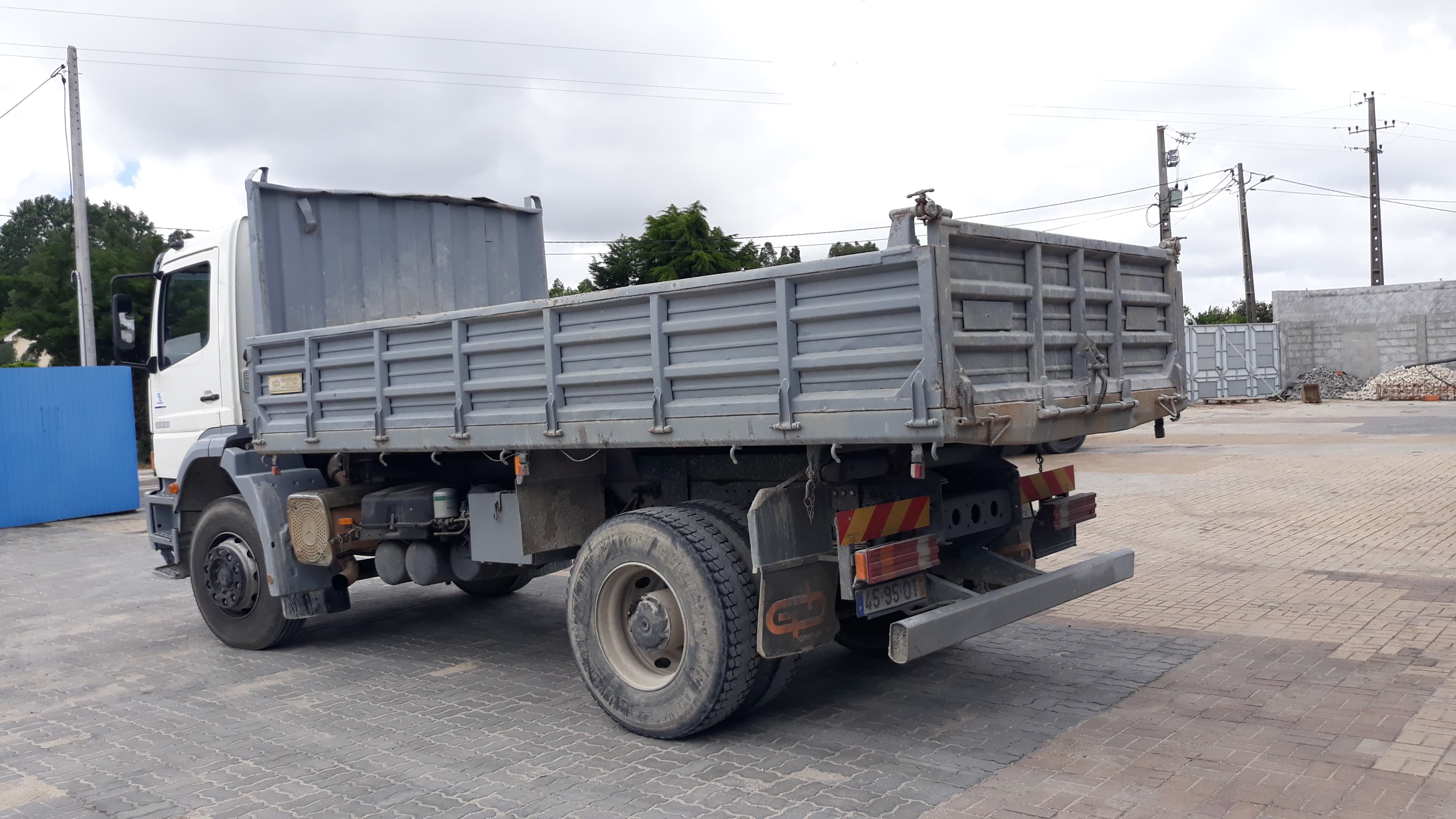 Mercedes-Benz Atego 1828 com báscula — imagem 5