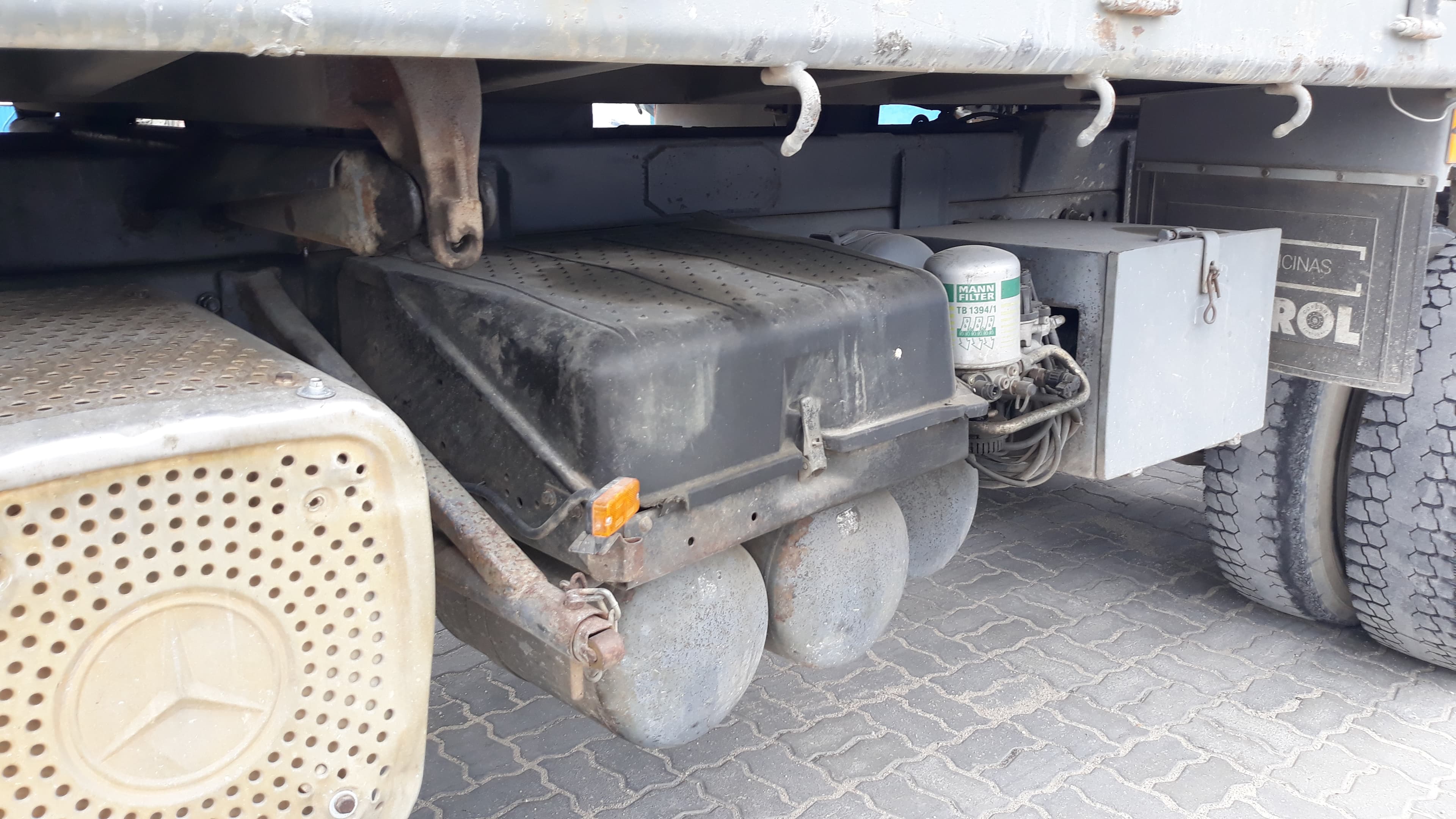 Mercedes-Benz Atego 1828 com báscula — imagem 7
