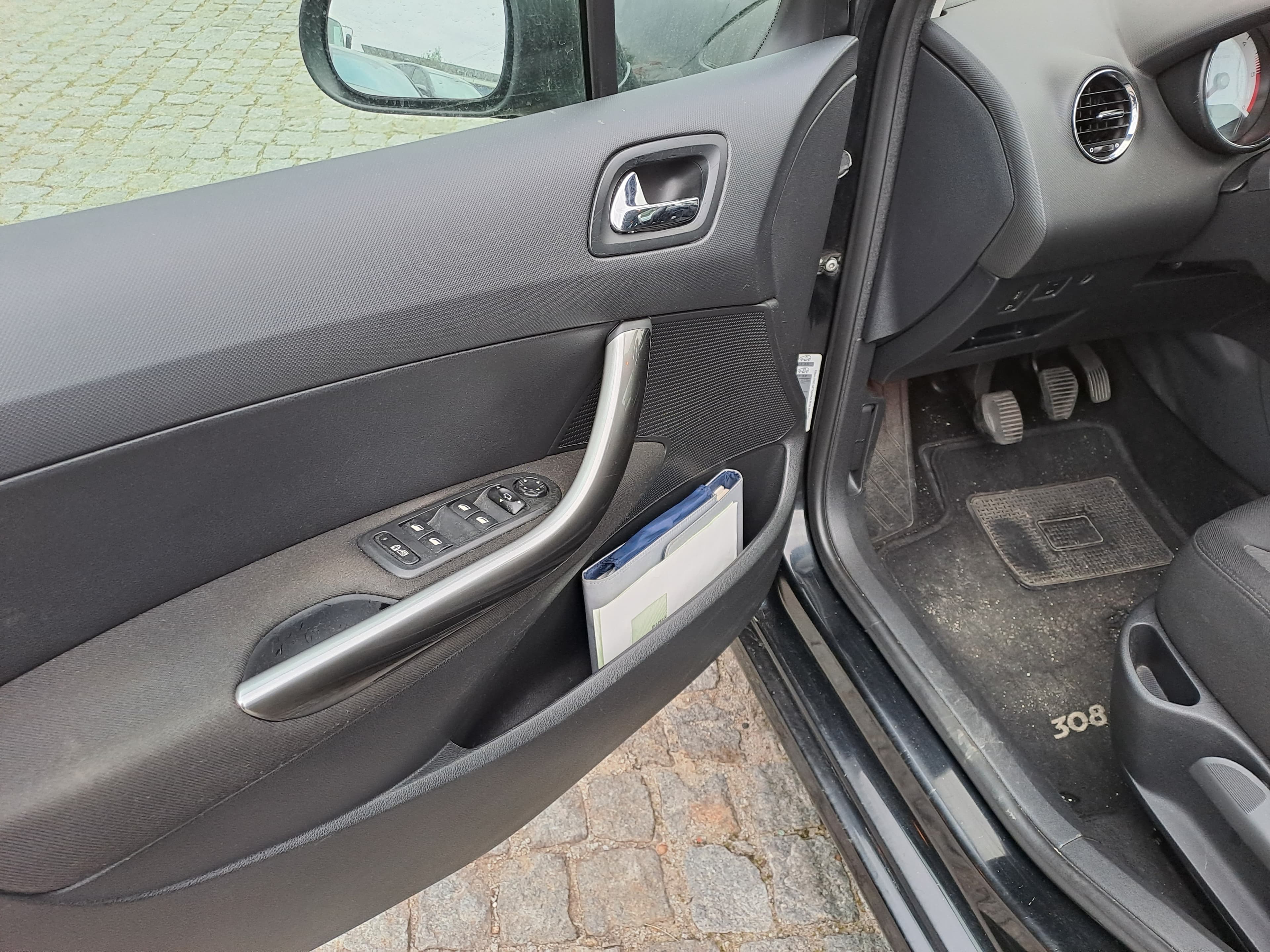 Peugeot 308 1.6 HDI  · Ano 2011 — image 18