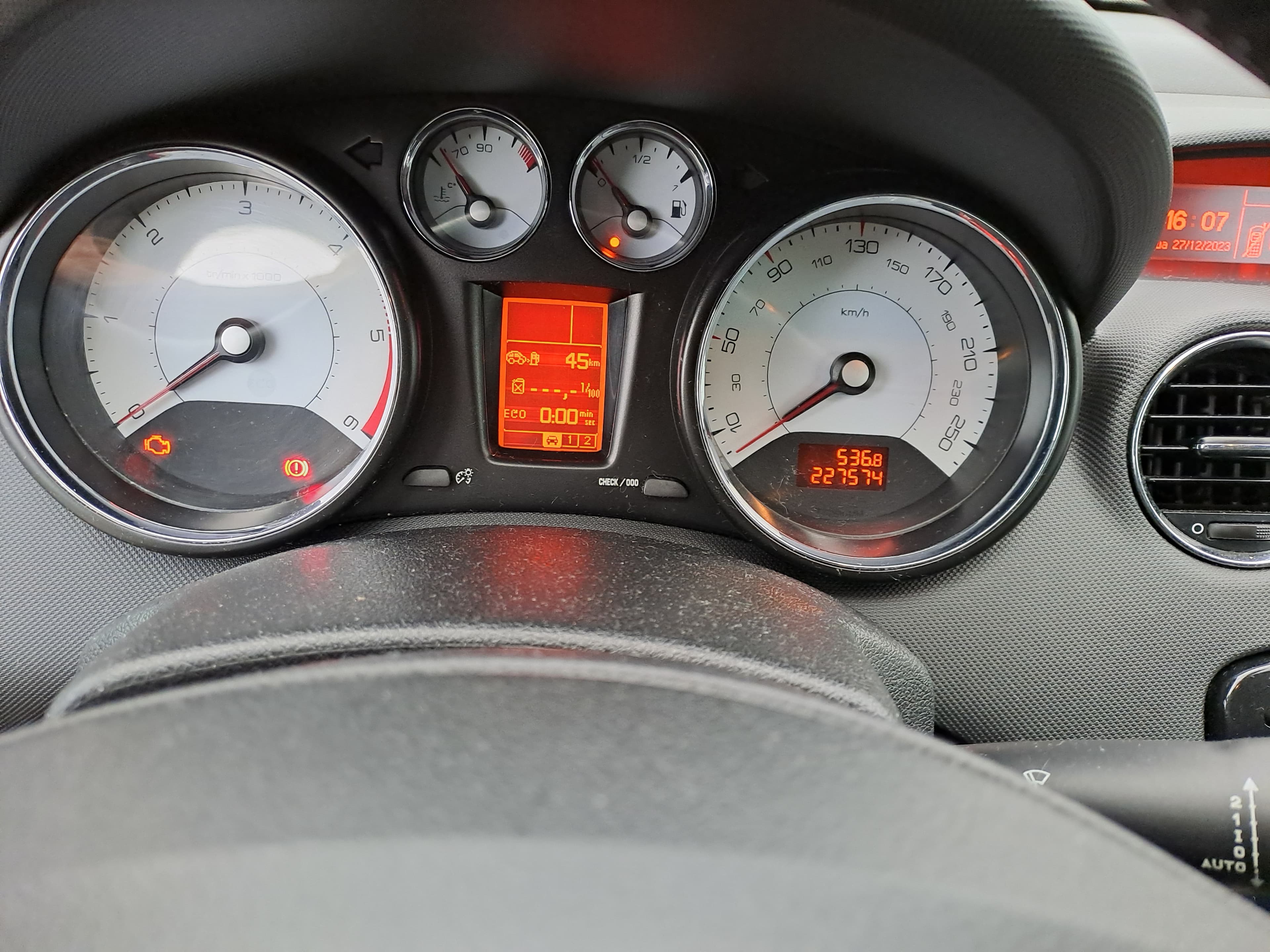 Peugeot 308 1.6 HDI  · Ano 2011 — image 25