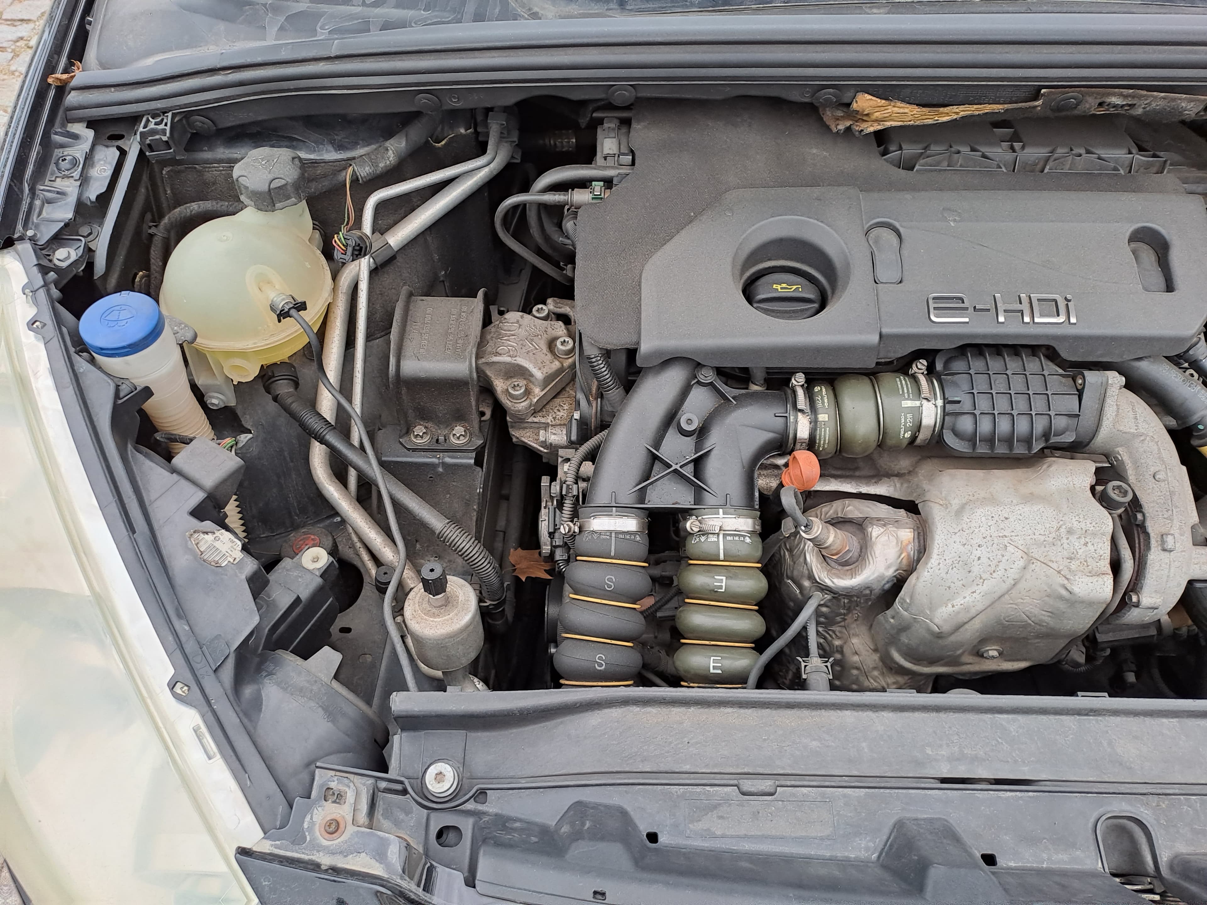 Peugeot 308 1.6 HDI  · Ano 2011 — image 12