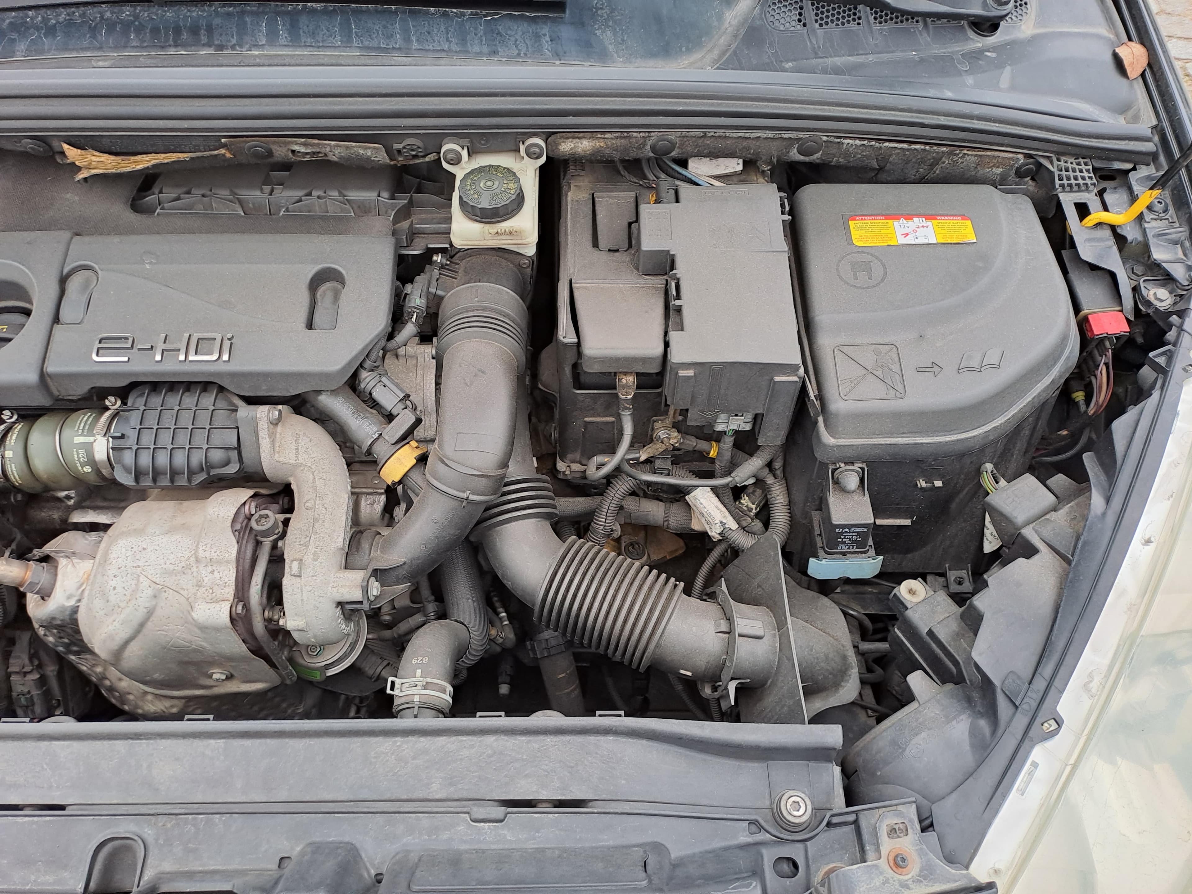 Peugeot 308 1.6 HDI  · Ano 2011 — image 11