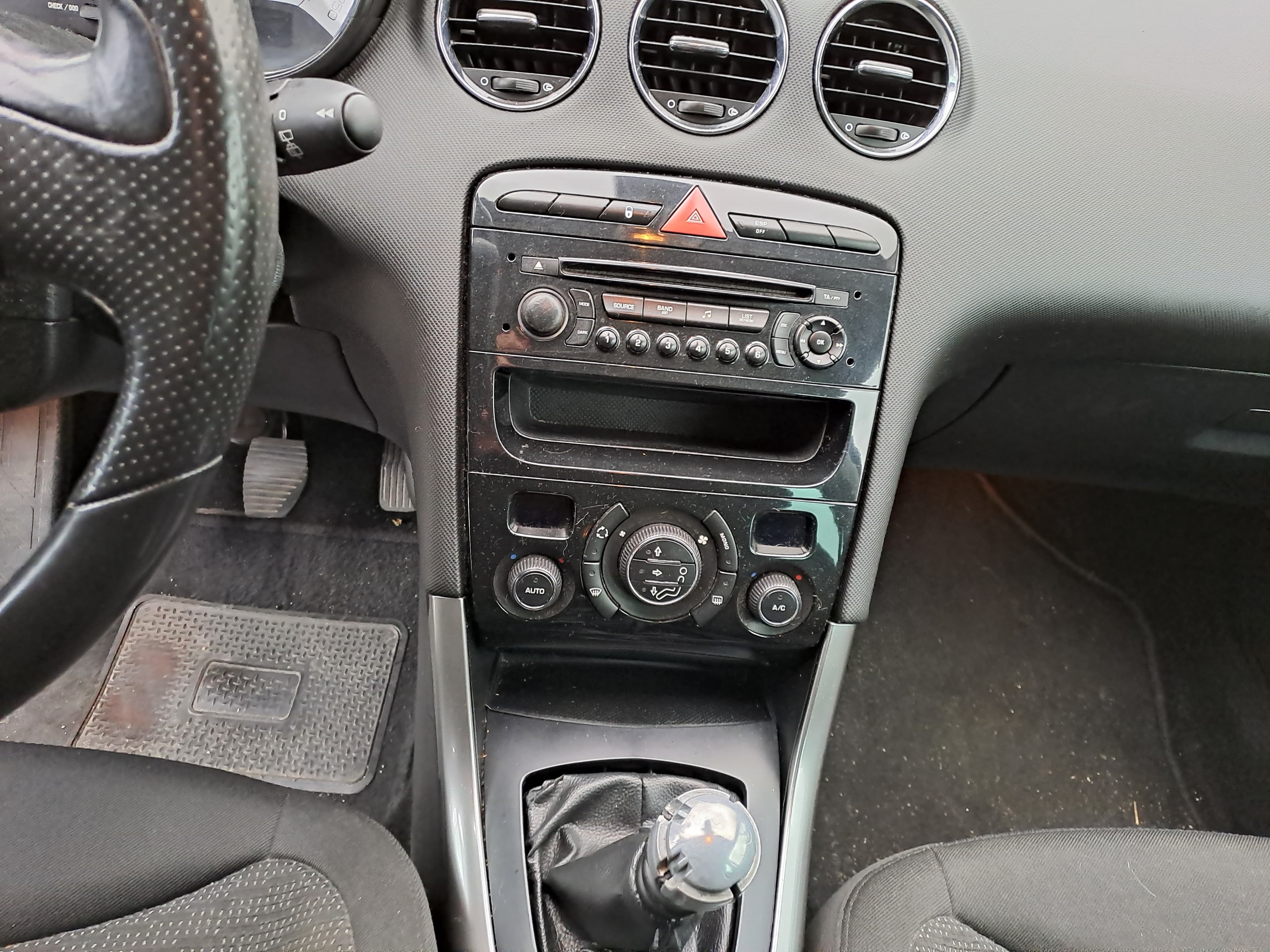 Peugeot 308 1.6 HDI  · Ano 2011 — image 23
