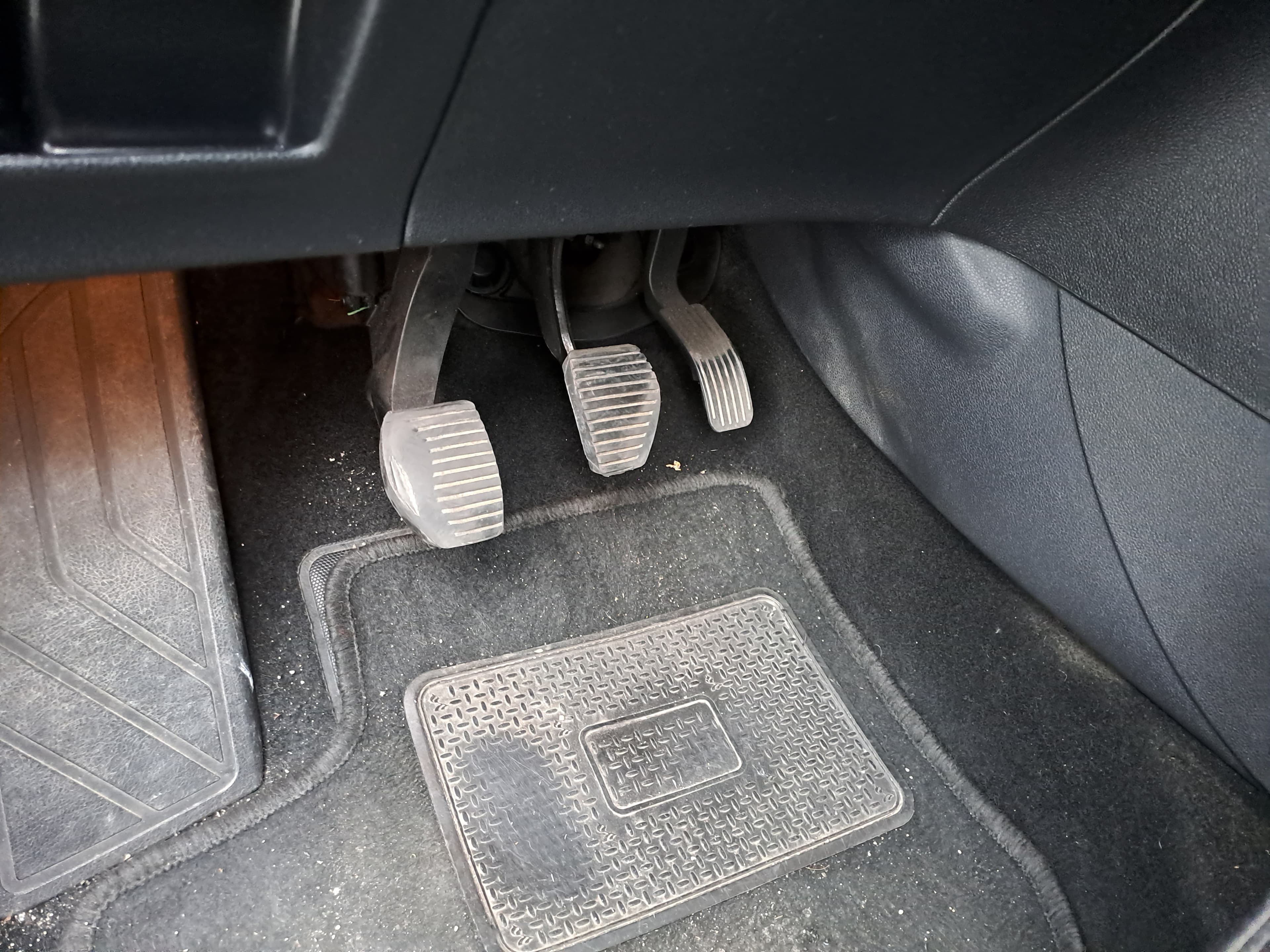 Peugeot 308 1.6 HDI  · Ano 2011 — image 20