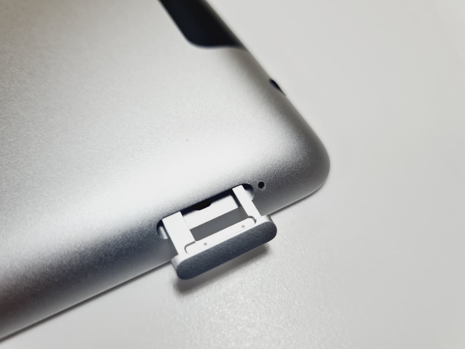 Apple iPad 2 Wi-Fi + 3G — image 2