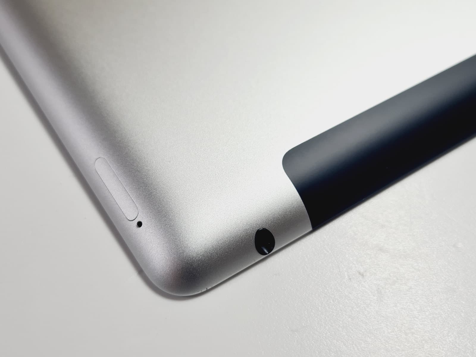 Apple iPad 2 Wi-Fi + 3G — image 3