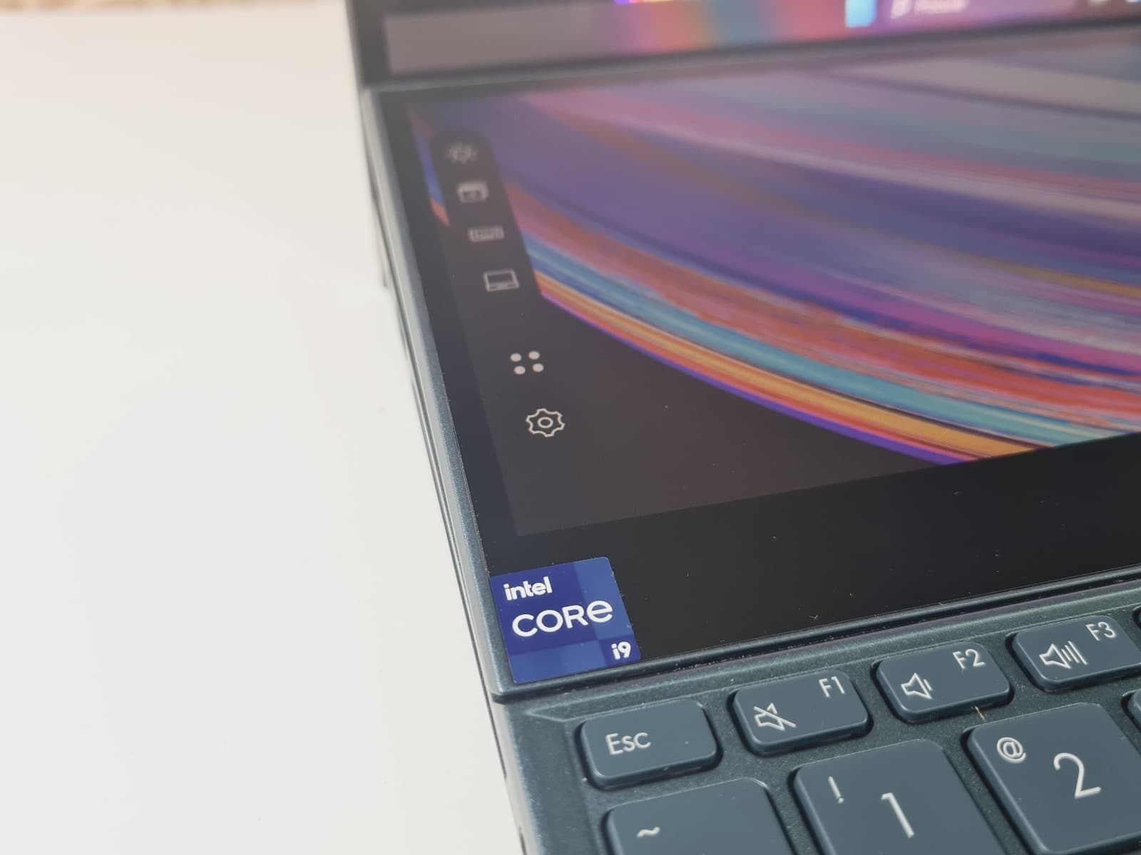 Portátil Asus ZenBook Pro Duo — image 10