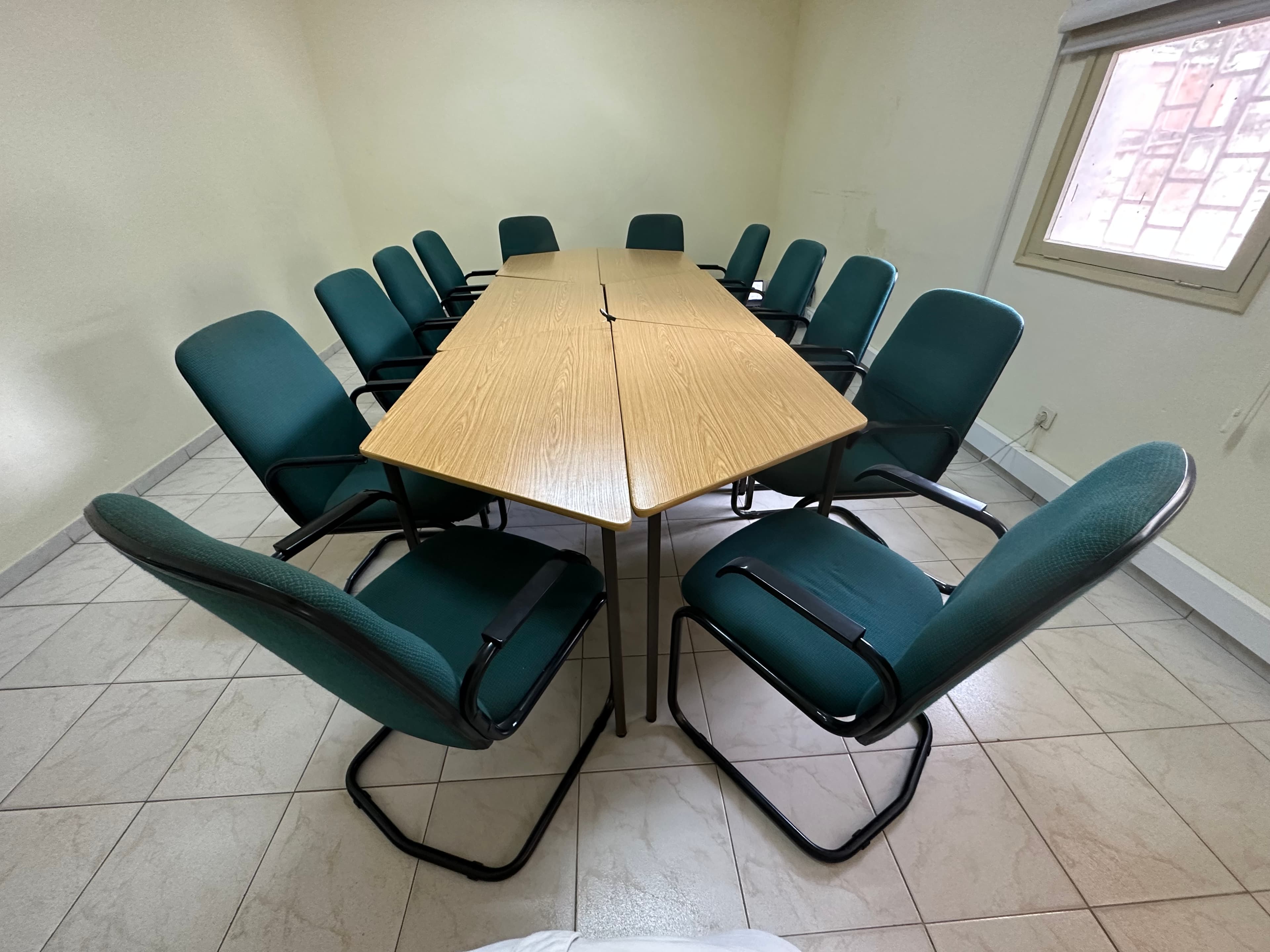 Bureau et 12 chaises — image 5