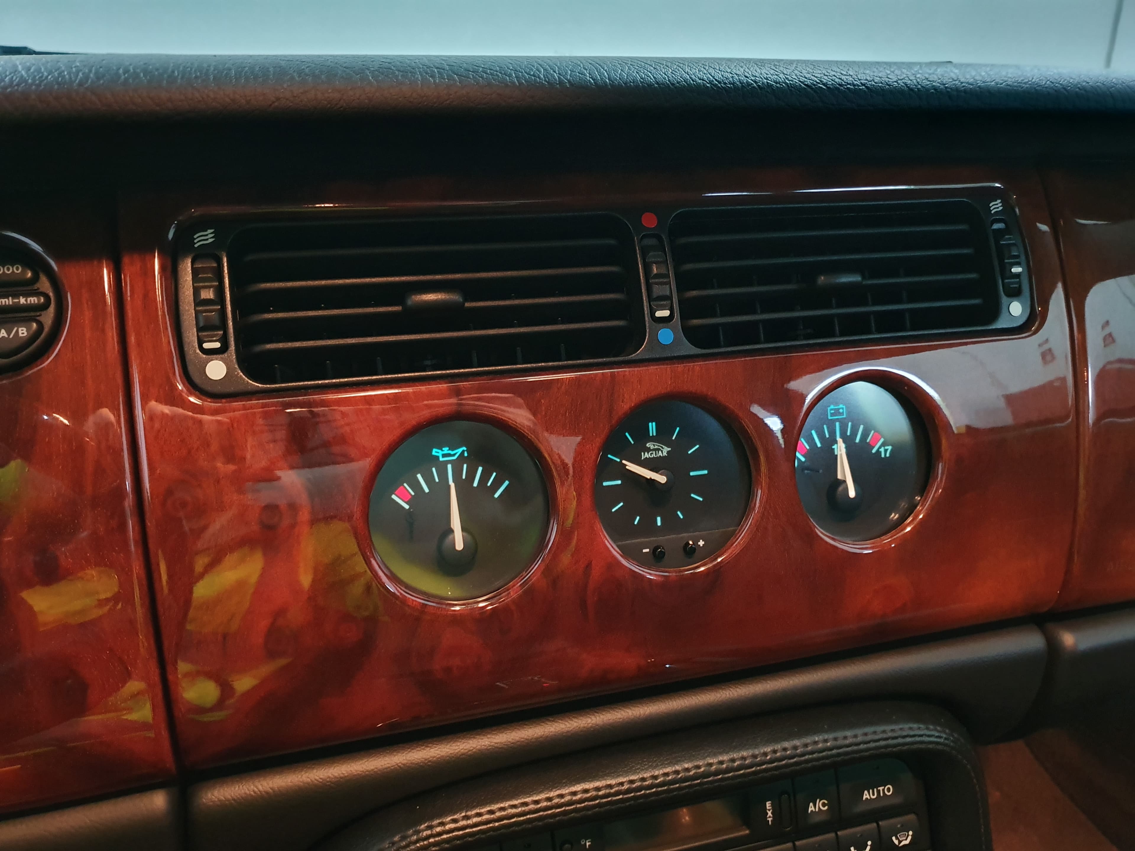 Jaguar XK8 Coupé · Ano 1997 — image 30