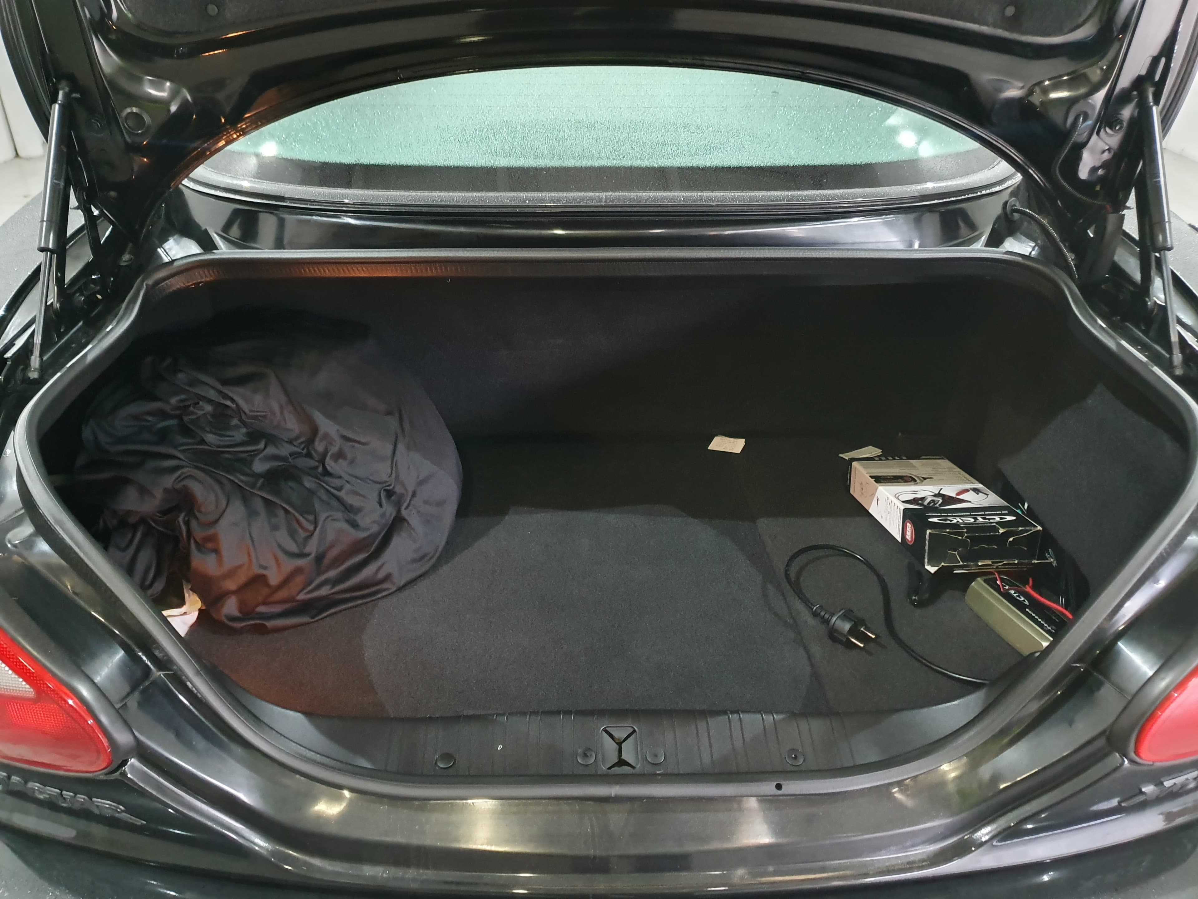 Jaguar XK8 Coupé · Ano 1997 — image 7