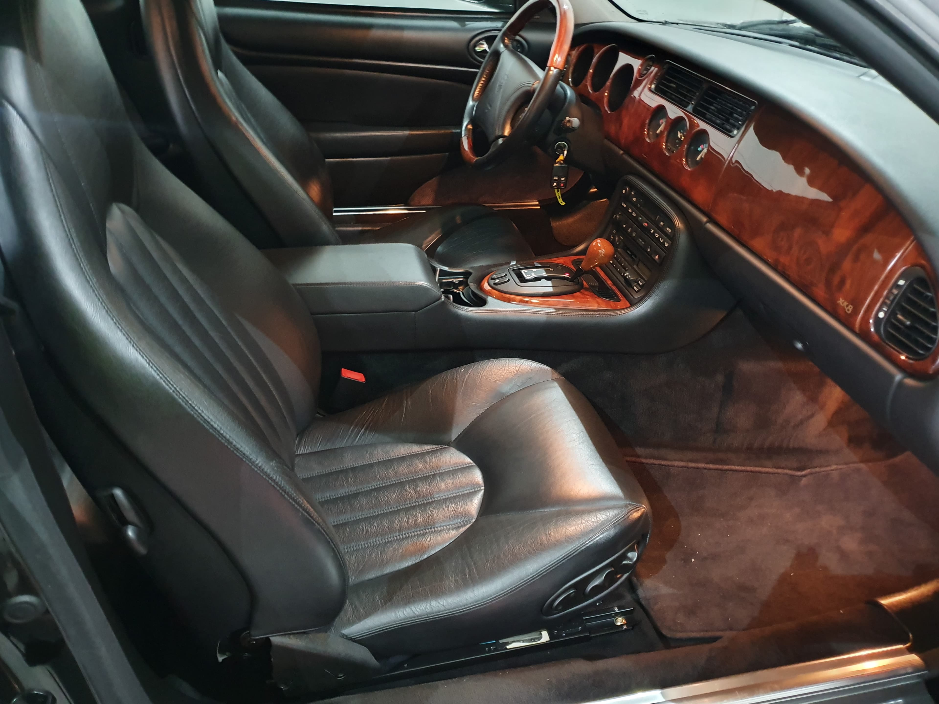 Jaguar XK8 Coupé · Ano 1997 — image 18