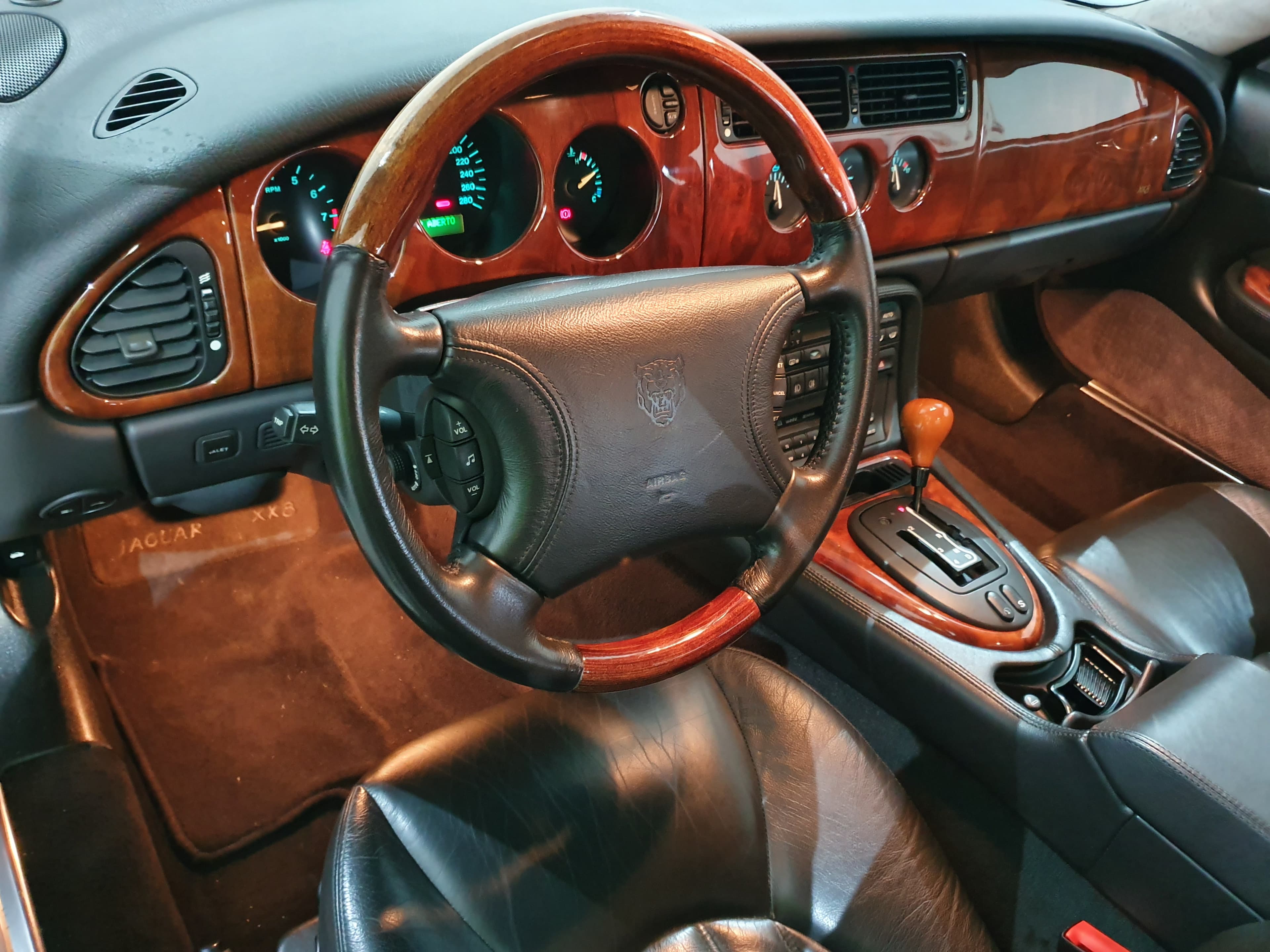 Jaguar XK8 Coupé · Ano 1997 — image 28