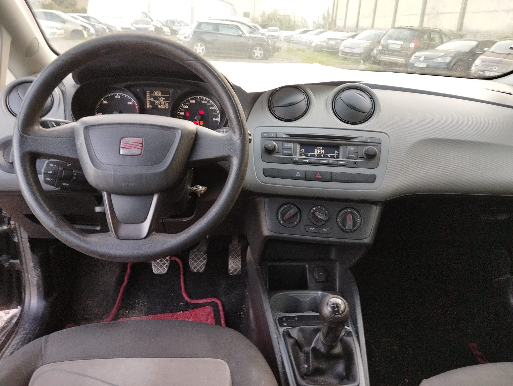 Seat Ibiza TDI · Ano 2013 — image 17