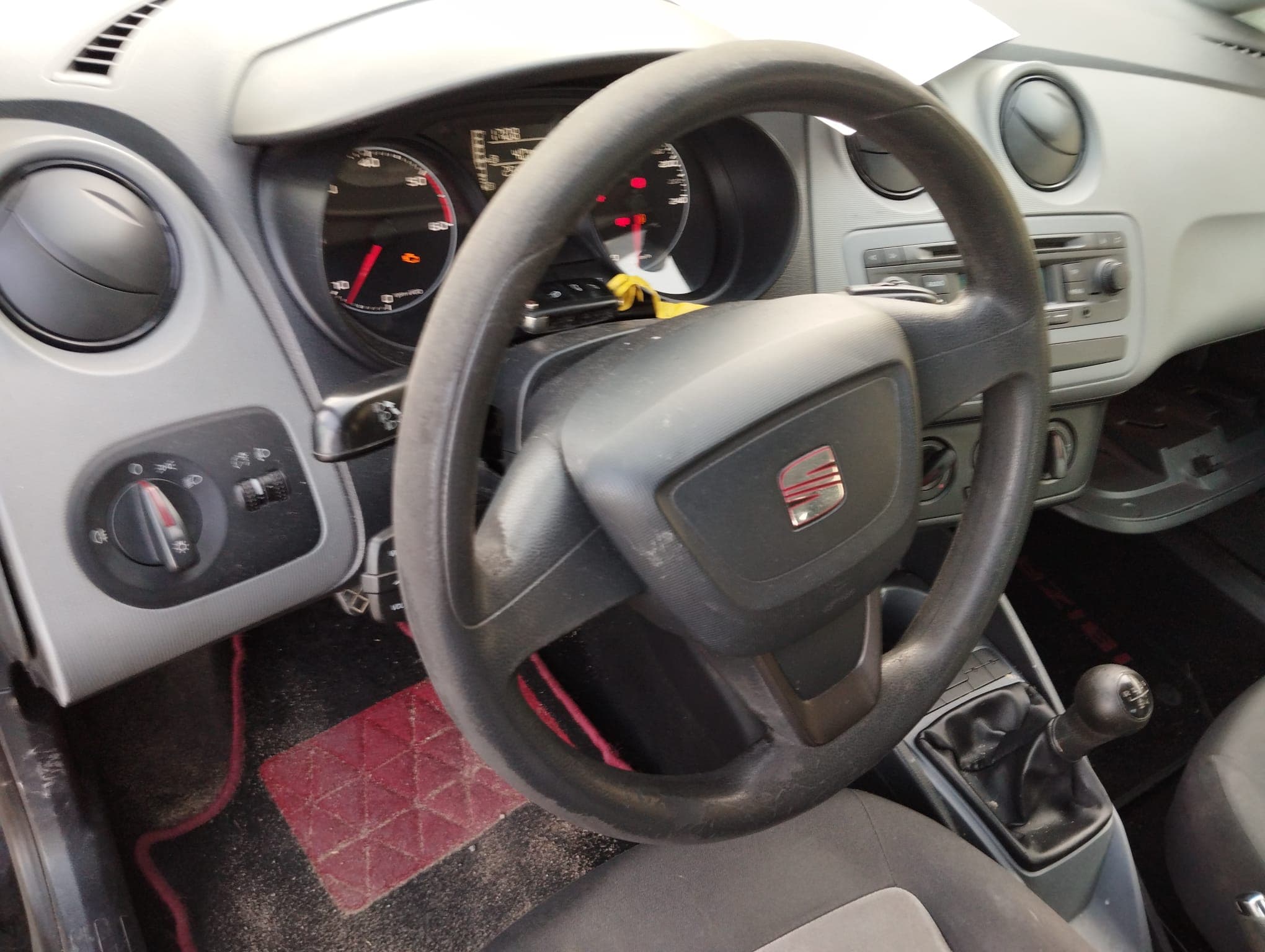 Seat Ibiza TDI · Ano 2013 — image 19