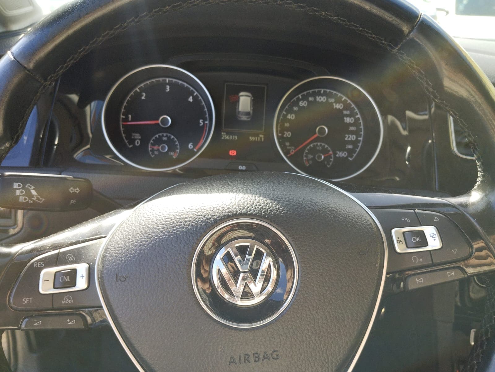 Volkswagen Golf TDI · Ano 2014 — imagem 21