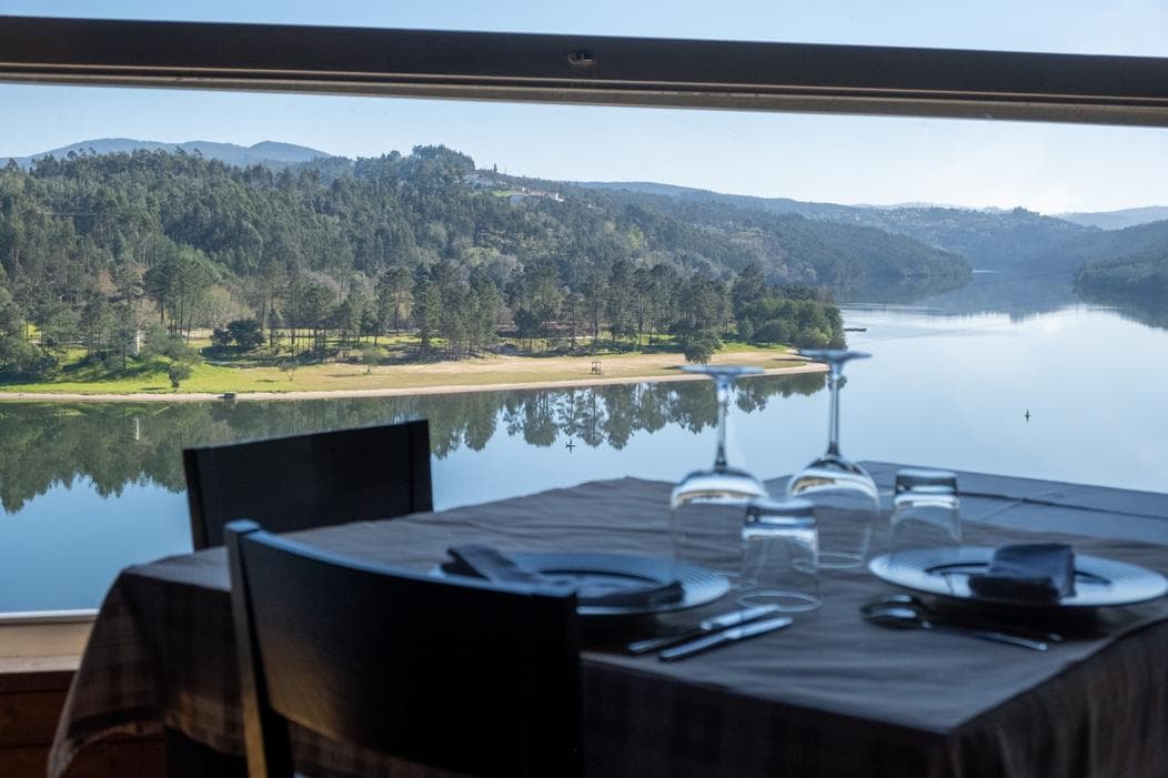Edifício de 3 Pisos c/ Vista Douro — imagem 8