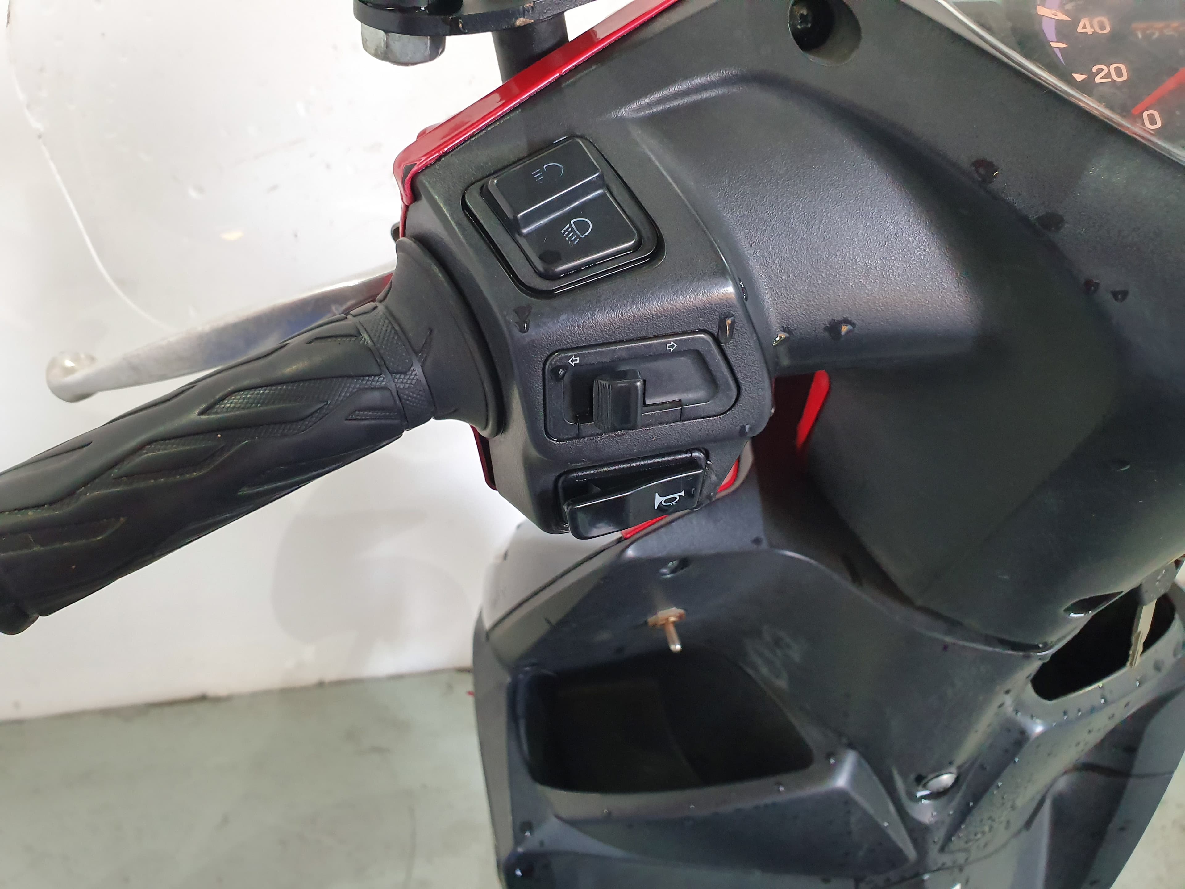 Motociclo Suzuki UK 110 Address · Ano 2015 — imagem 13