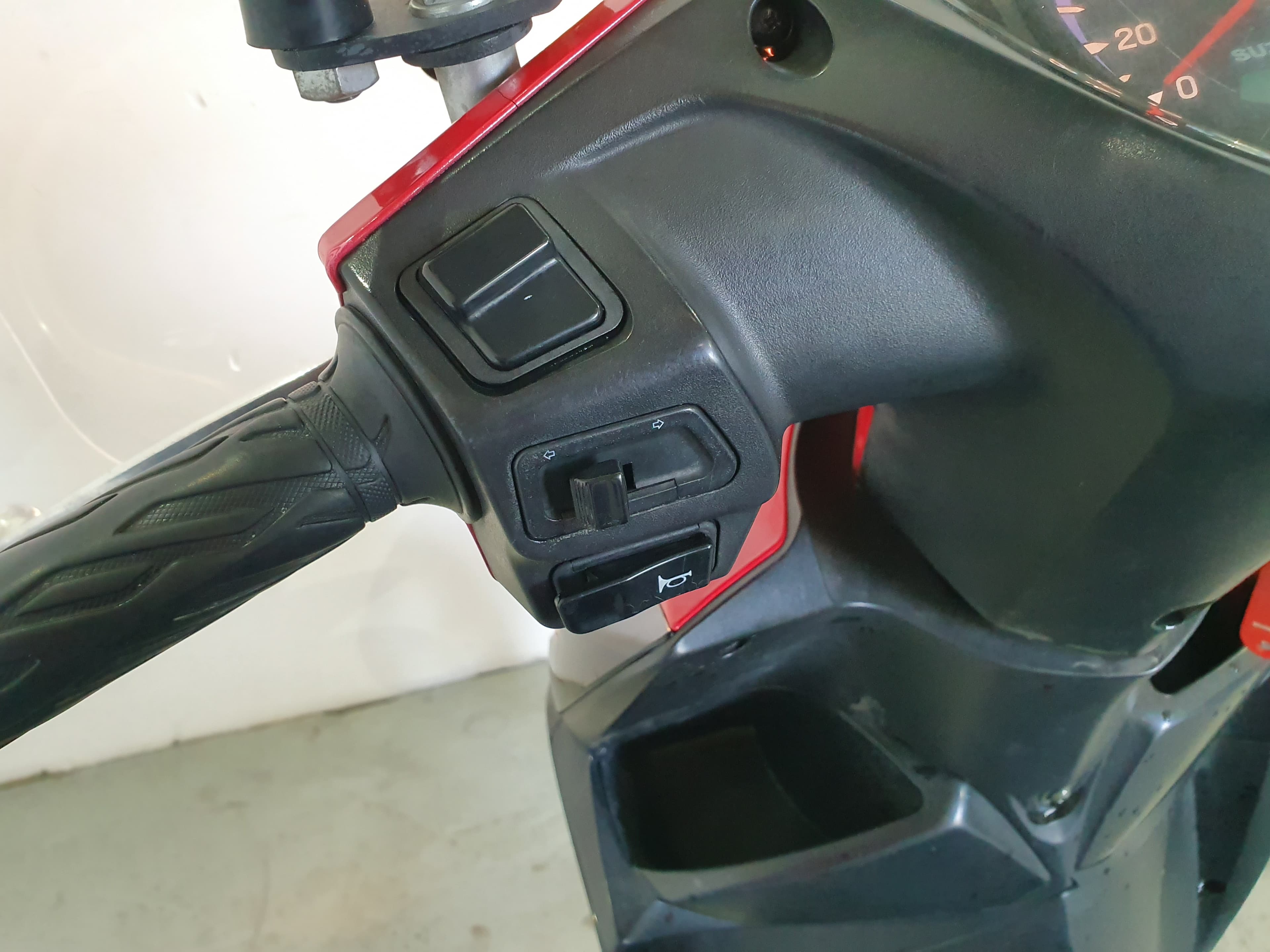Motociclo Suzuki UK 110 Address · Ano 2015 — imagem 12