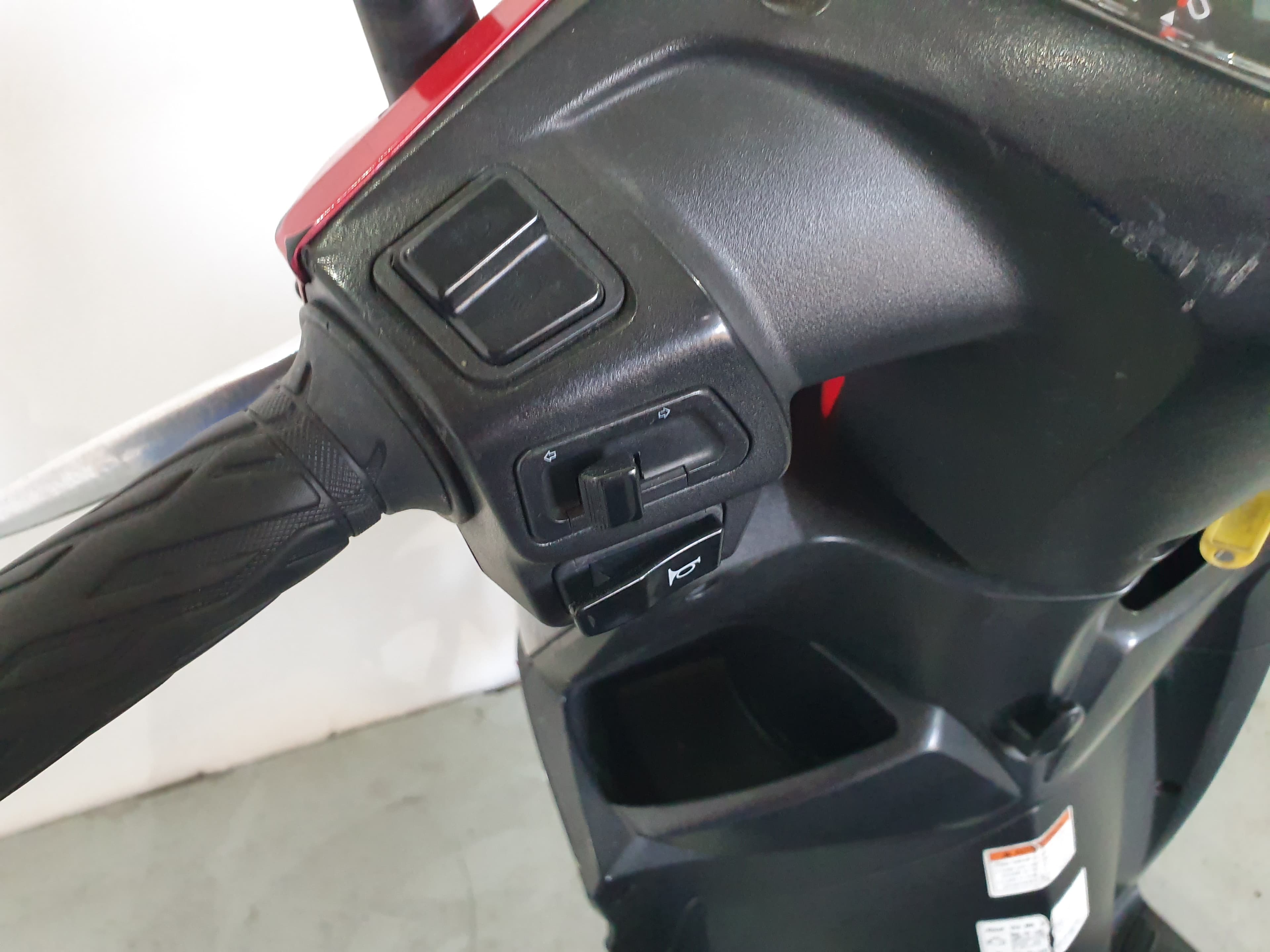 Motociclo Suzuki UK 110 Address · Ano 2015 — imagem 14