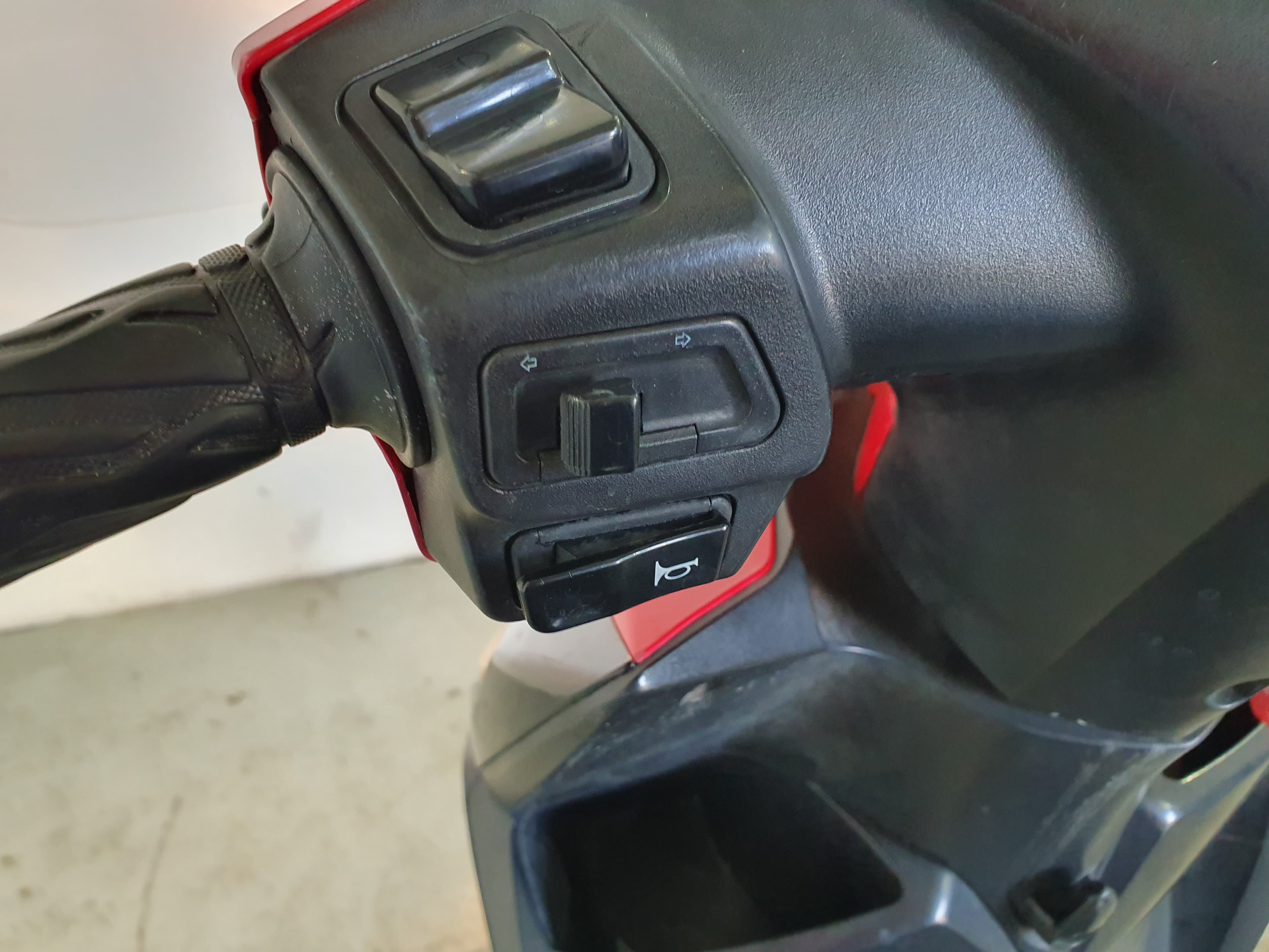 Motociclo Suzuki UK 110 Address · Ano 2015 — imagen 13