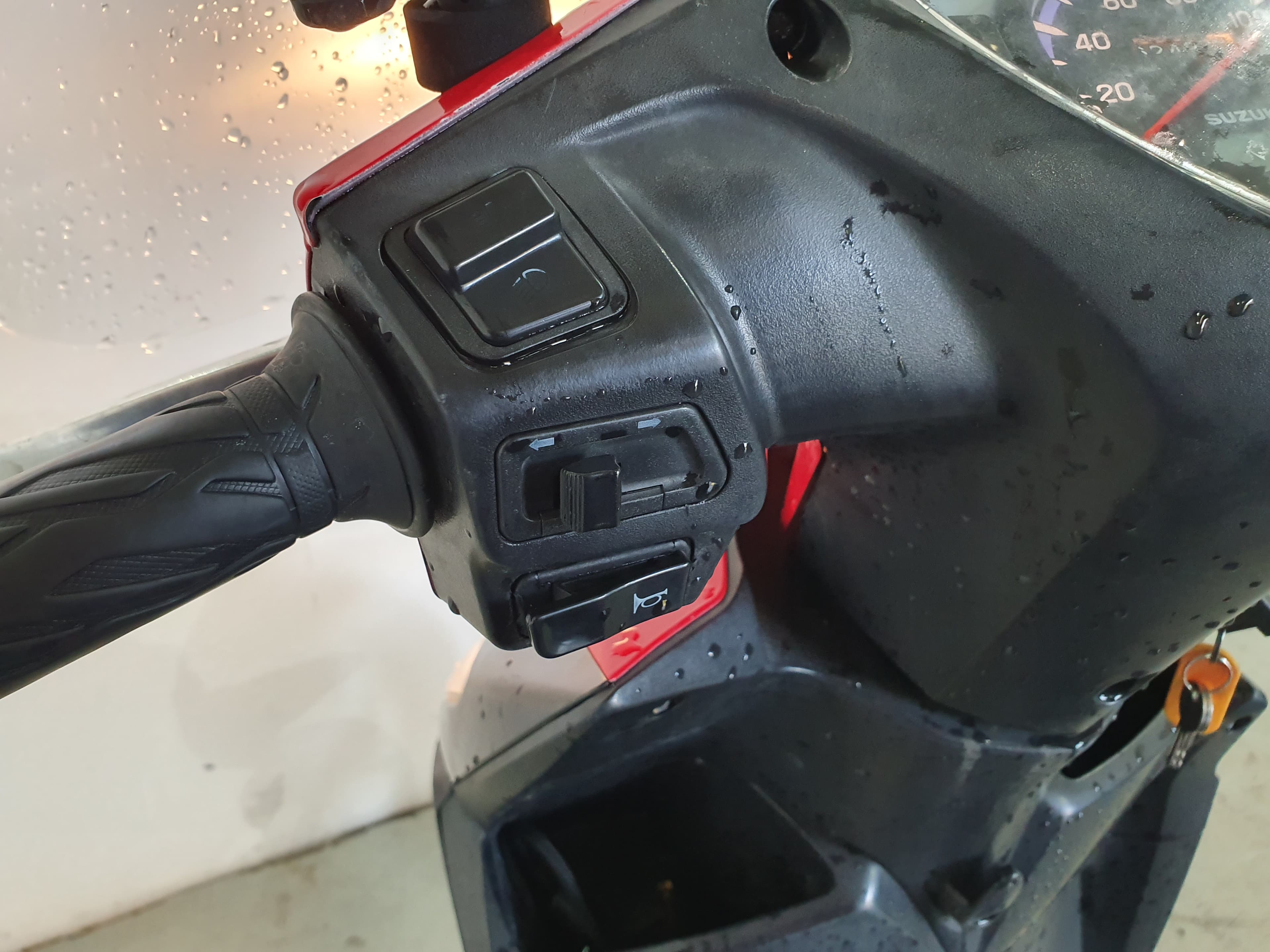 Motociclo Suzuki UK 110 Address · Ano 2016 — imagem 9