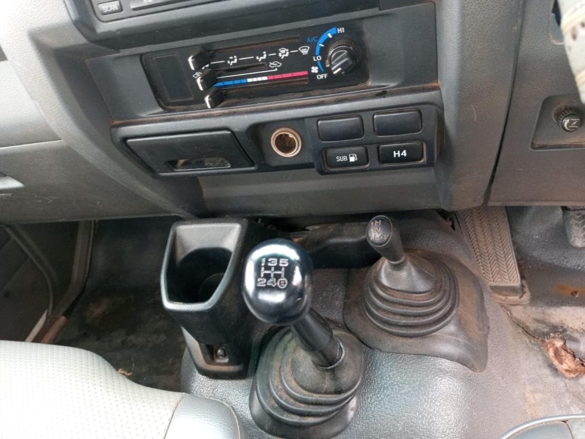 Toyota Land Cruiser · Ano 2014 — imagem 2