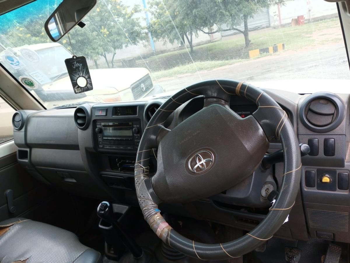 Toyota Land Cruiser · Ano 2014 — imagem 10