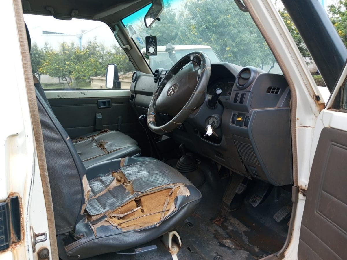 Toyota Land Cruiser · Ano 2014 — imagem 4