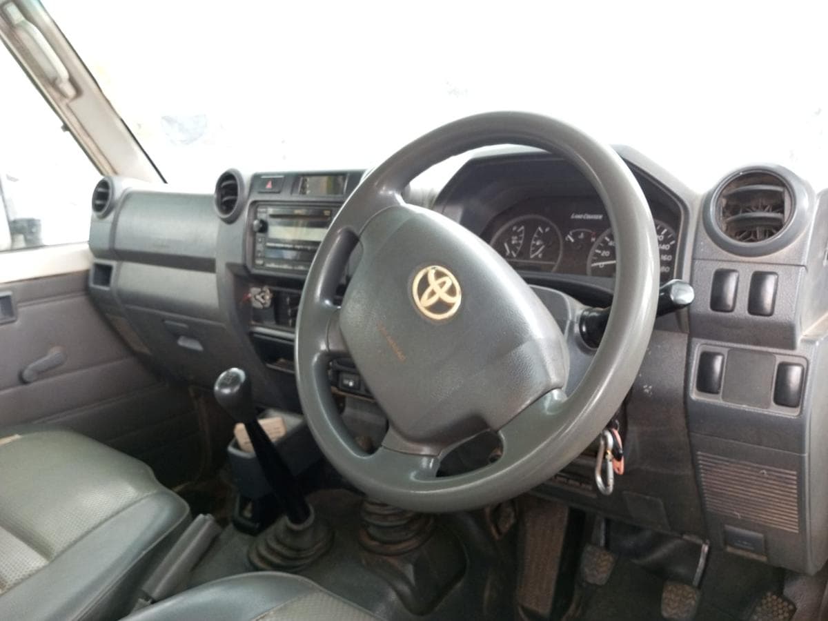 Toyota Land Cruiser · Ano 2010 — imagen 2