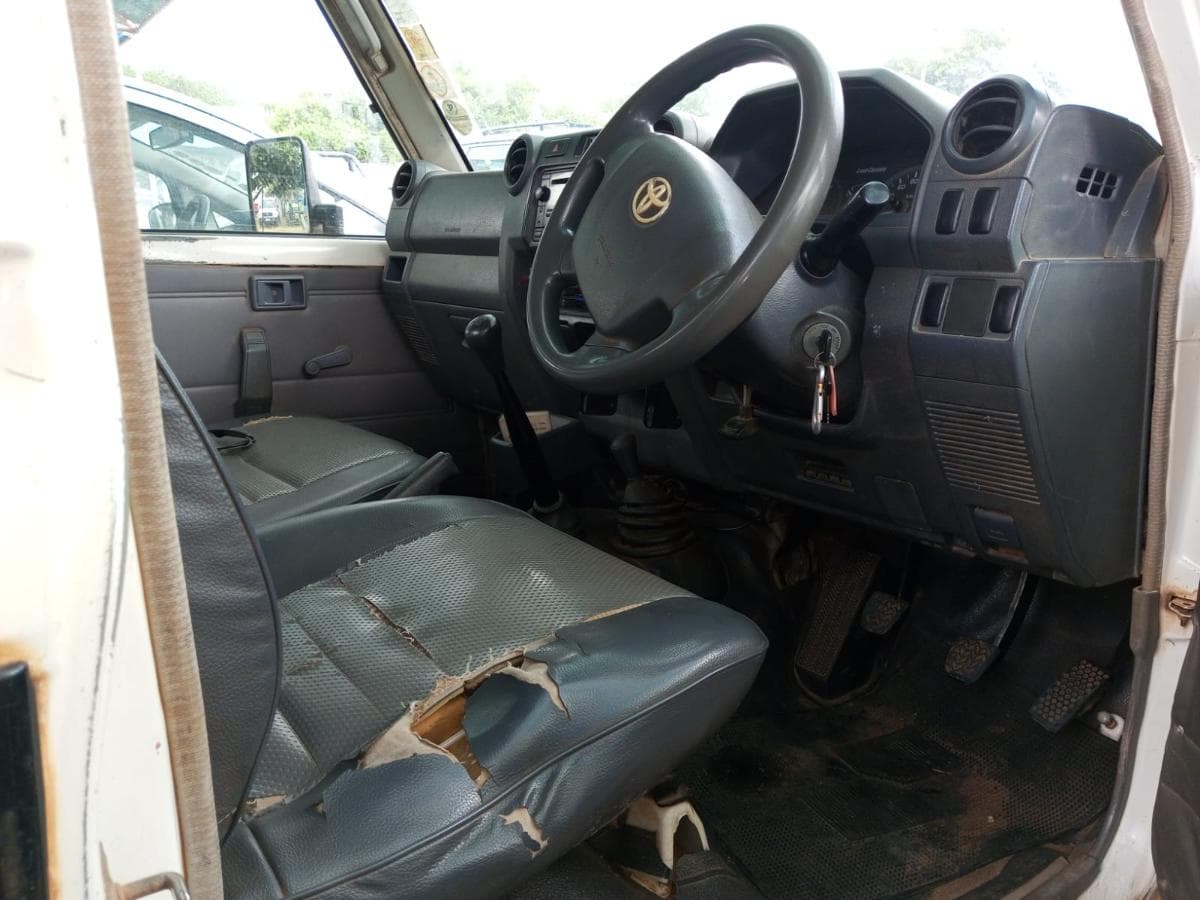 Toyota Land Cruiser · Ano 2010 — imagen 7