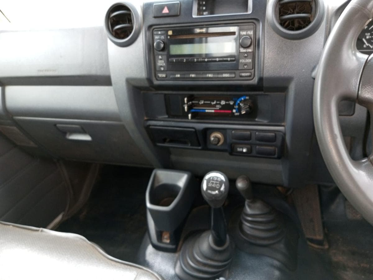 Toyota Land Cruiser · Ano 2012 — imagem 8