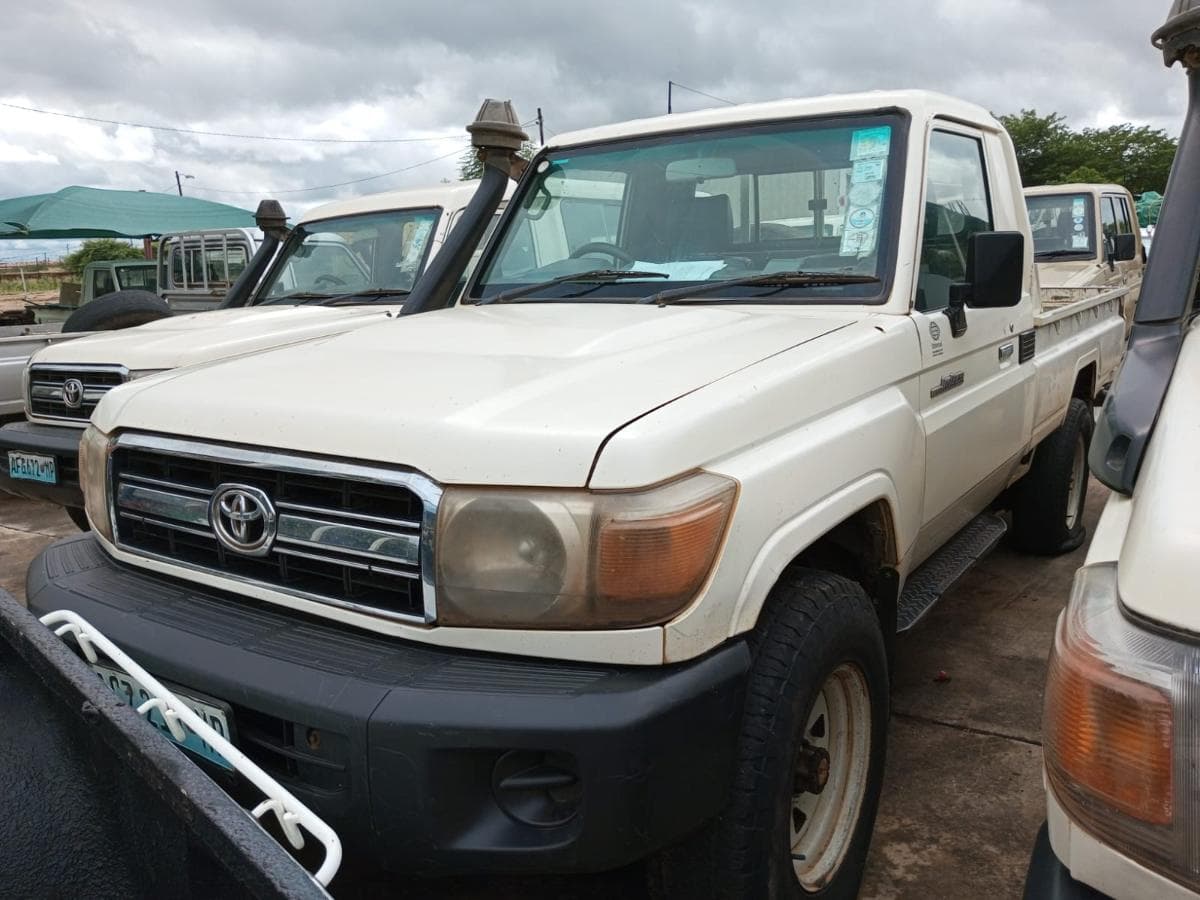 Toyota Land Cruiser · Ano 2013