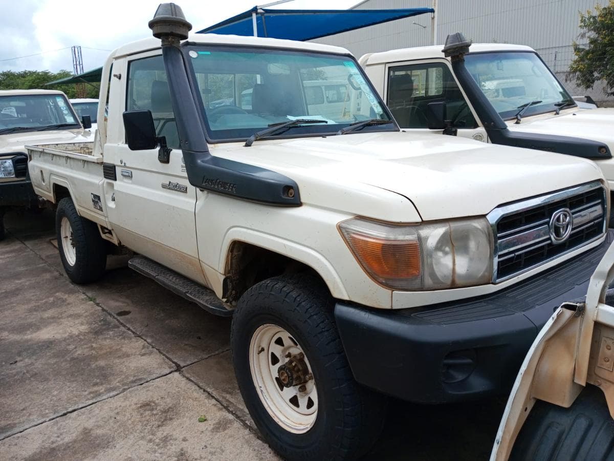 Toyota Land Cruiser · Ano 2013 — imagem 5